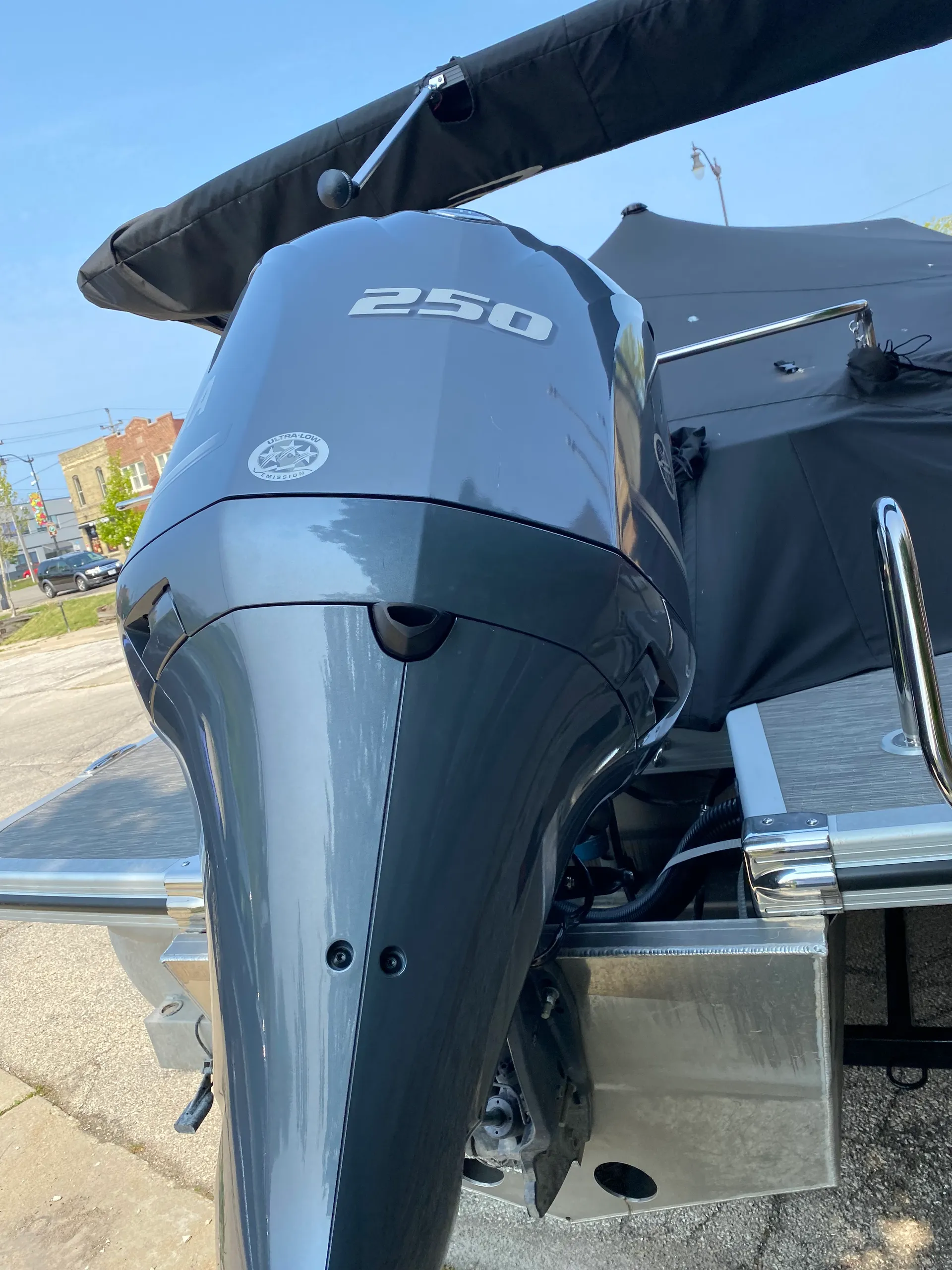 2022 Bennington BowRider Tritoon 250HP Yamaha *WE DELIVER TO YOUR LAKE