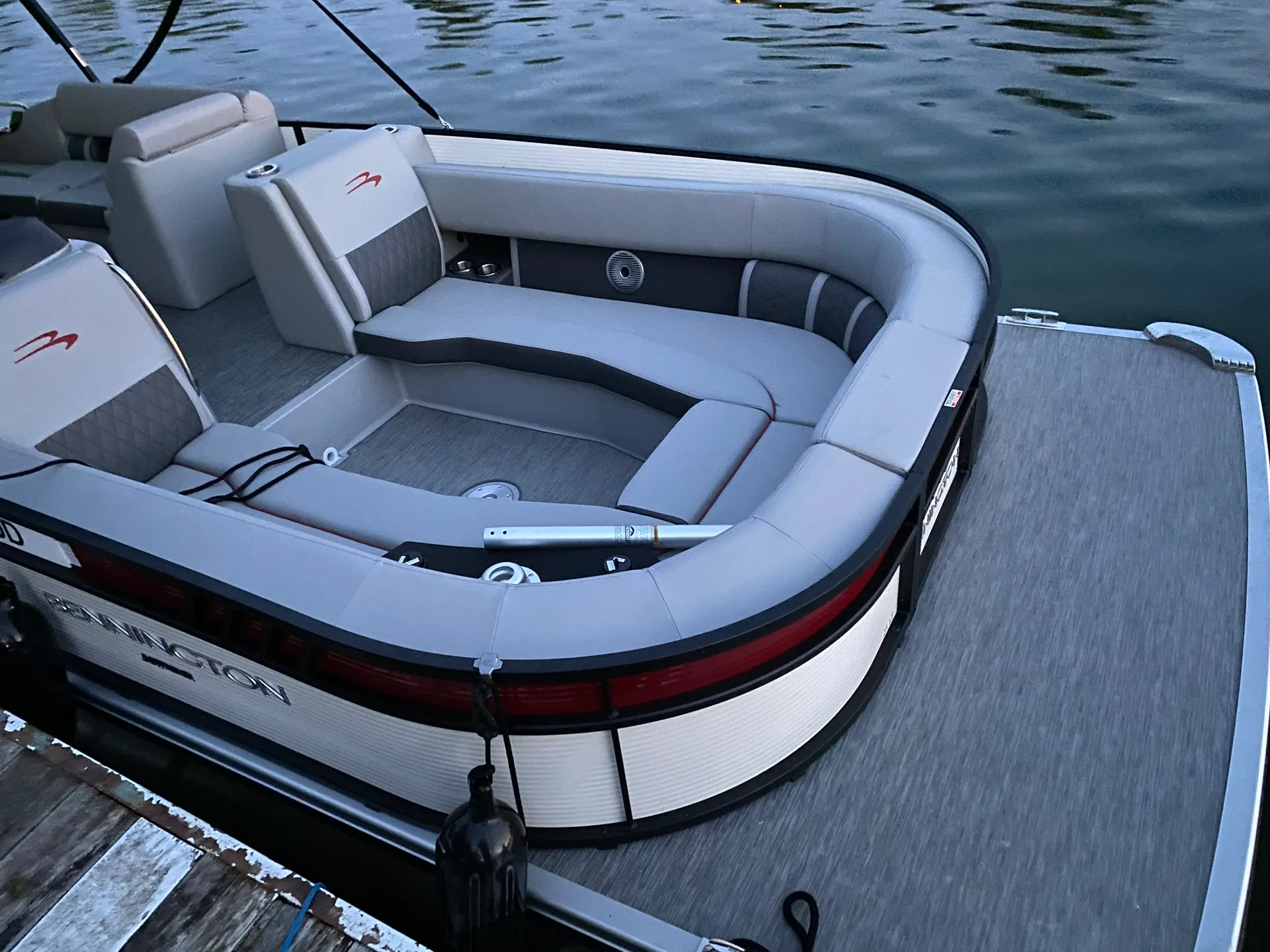 2022 Bennington BowRider Tritoon 250HP Yamaha *WE DELIVER TO YOUR LAKE