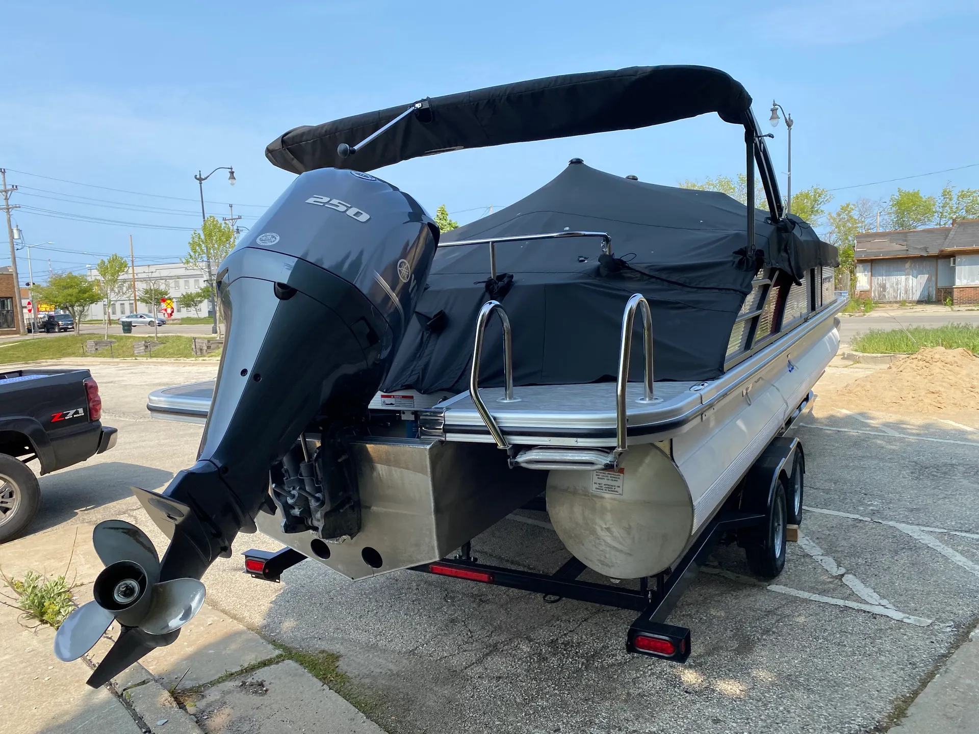 2022 Bennington BowRider Tritoon 250HP Yamaha *WE DELIVER TO YOUR LAKE