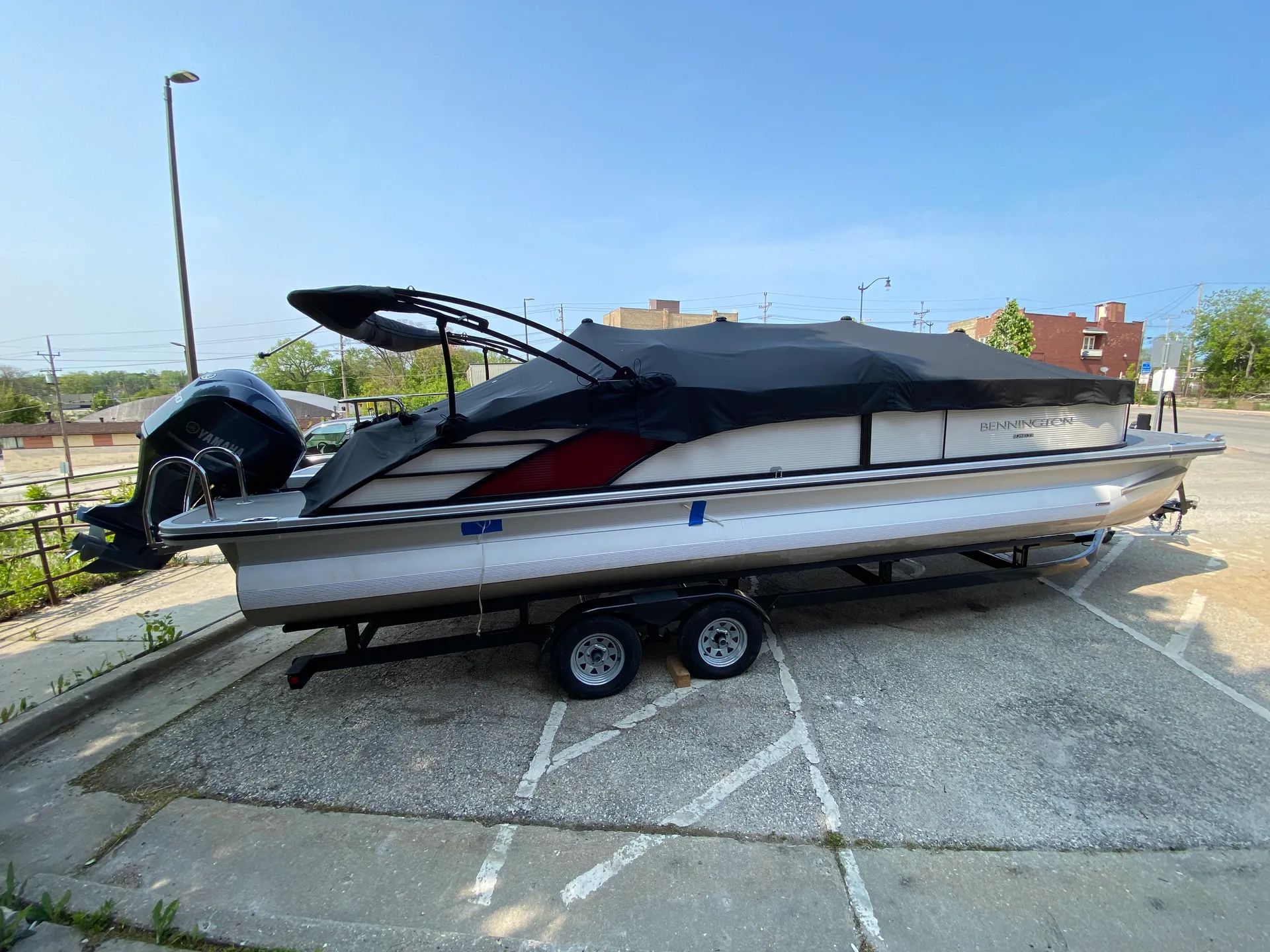 2022 Bennington BowRider Tritoon 250HP Yamaha *WE DELIVER TO YOUR LAKE