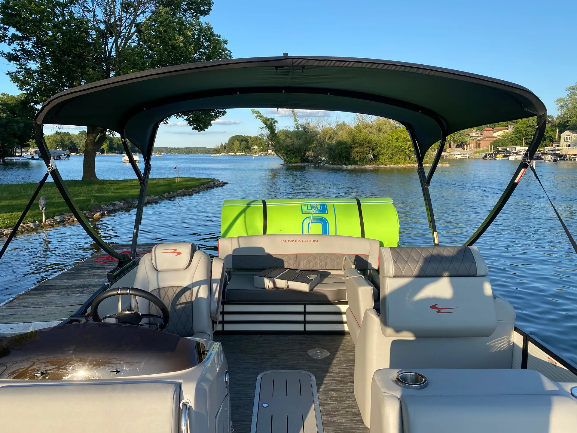 2022 Bennington BowRider Tritoon 250HP Yamaha *WE DELIVER TO YOUR LAKE