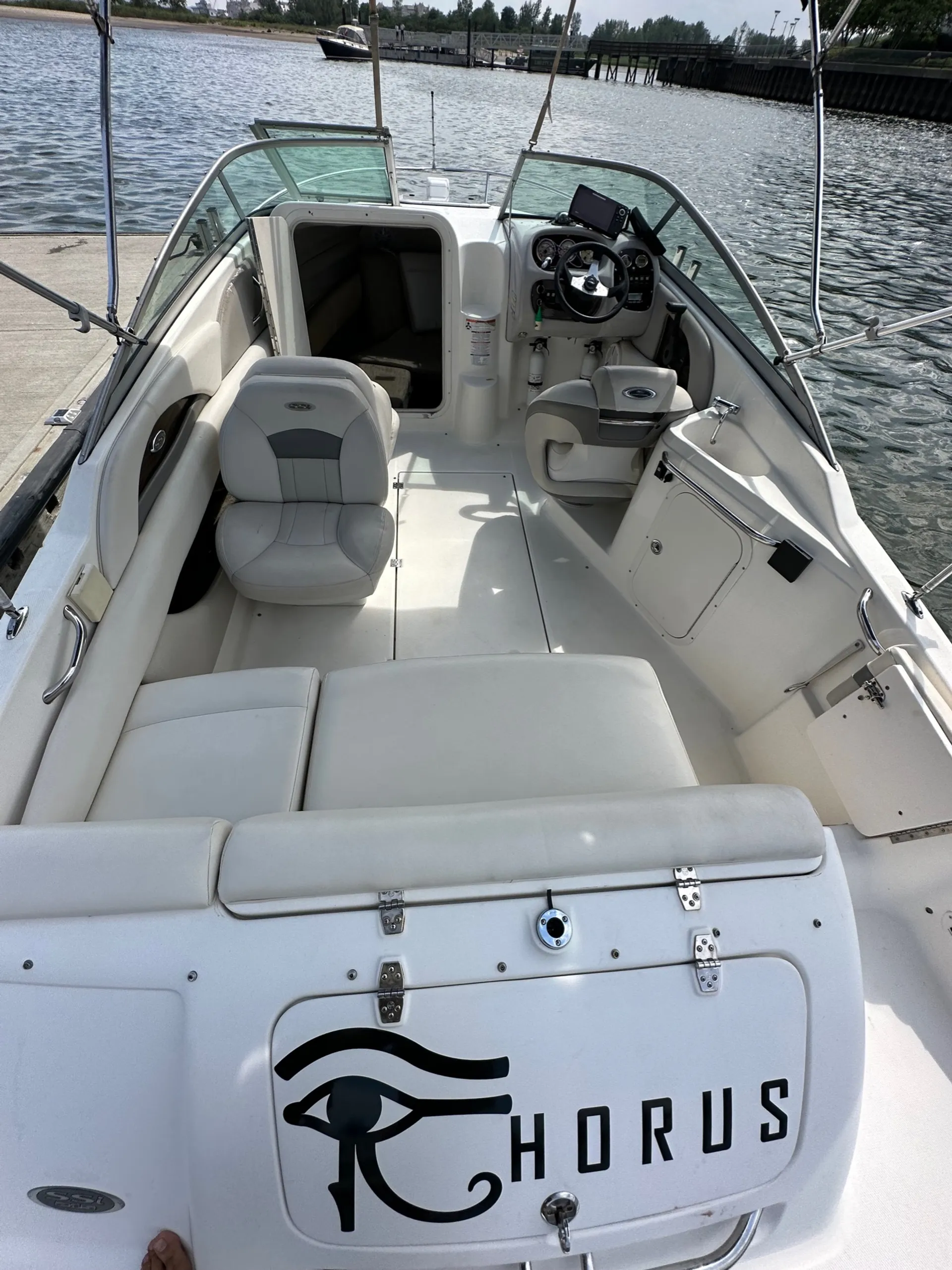 Chaparral Boats 215 SSi in Jersey City, NJ — photo 2