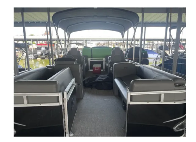 Rent a AVALON PONTOONS pontoon in Montgomery, TX near me