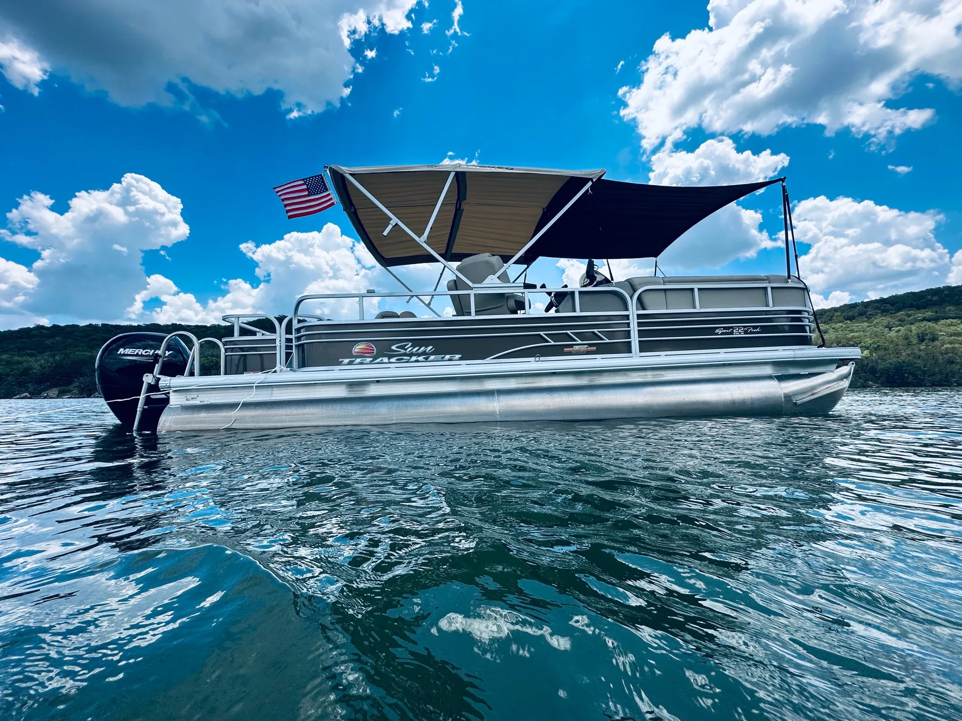 SUN TRACKER SPORTFISH 22 DLX in Graford, TX