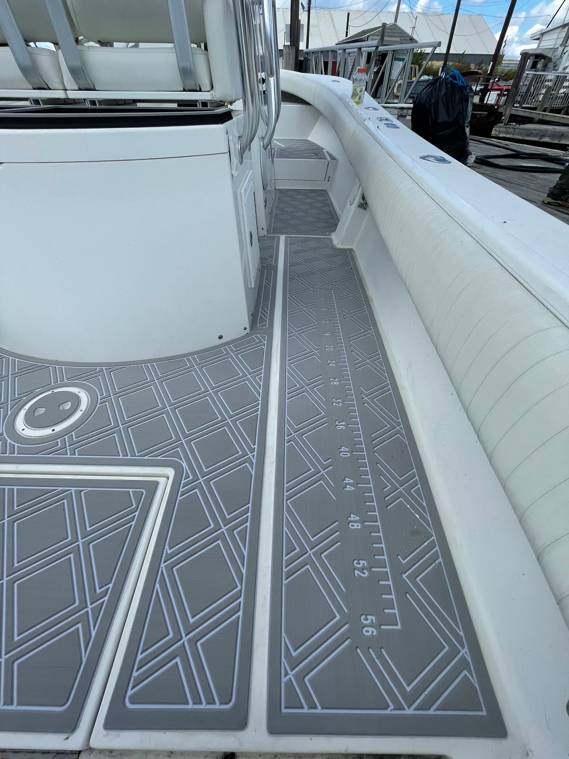 32' Center Console for a fun day on the water or sandbar