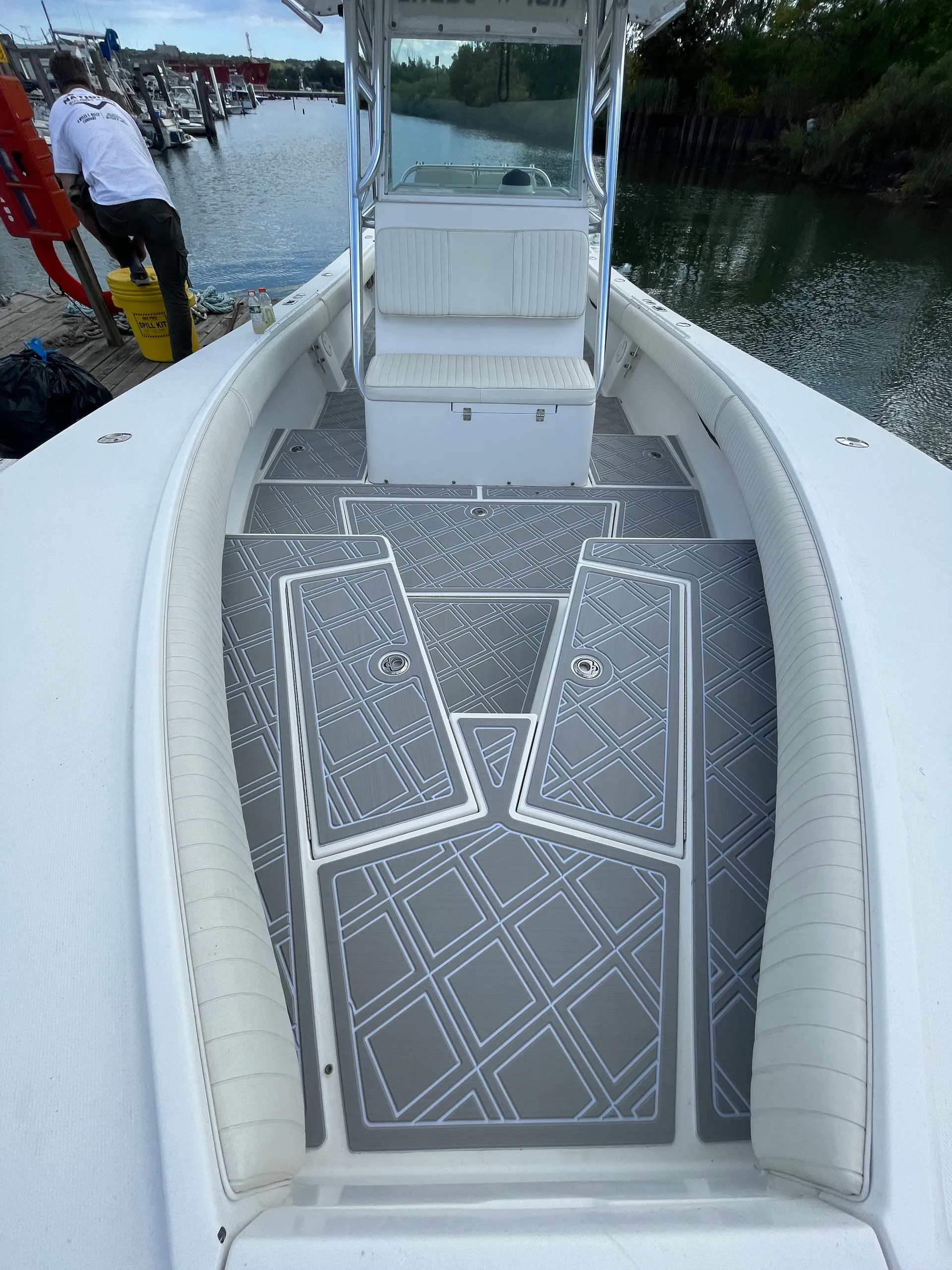 32' Center Console for a fun day on the water or sandbar