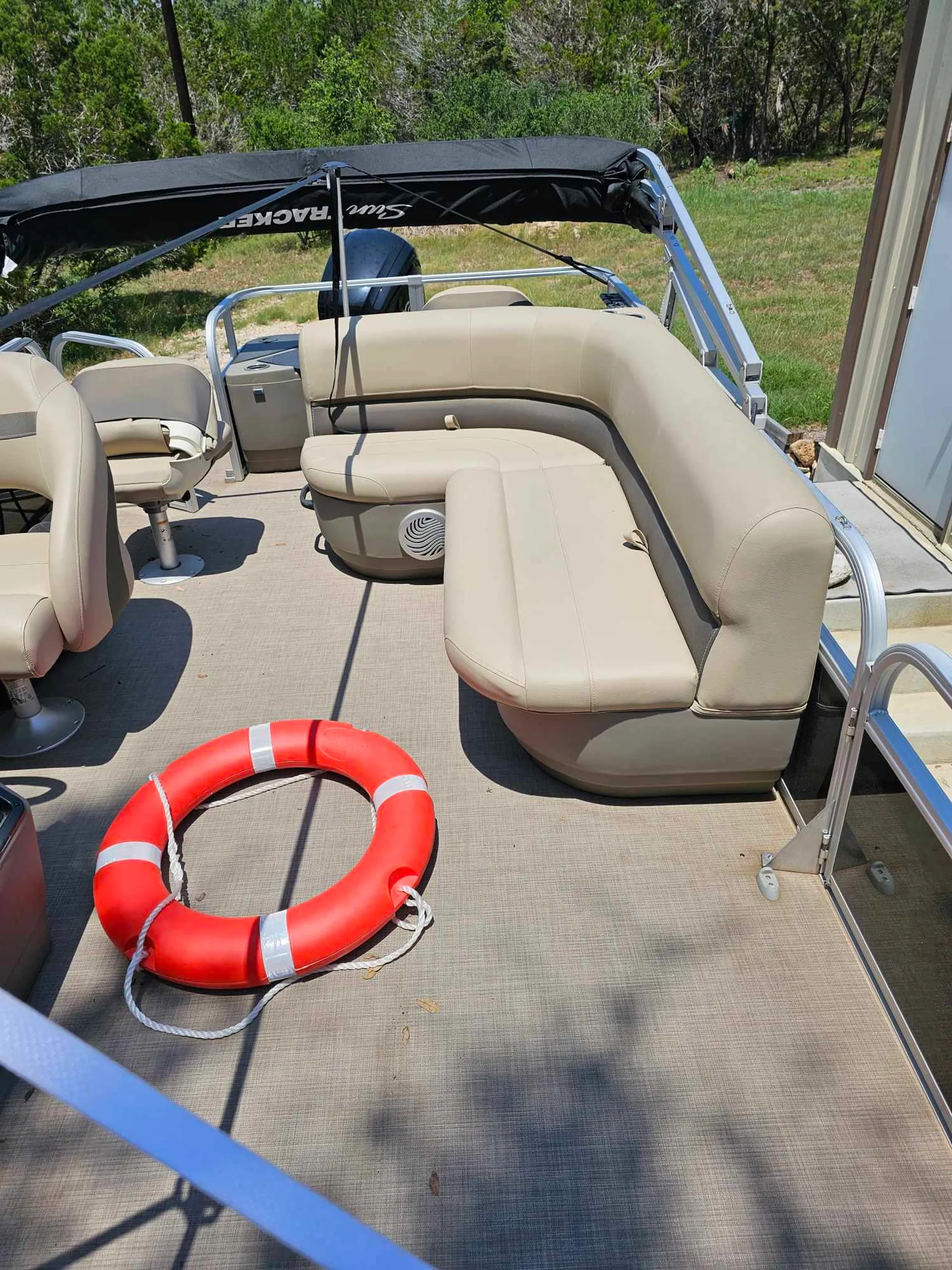 SUN TRACKER BASS BUGGY 18 DLX in New Braunfels, TX — photo 8