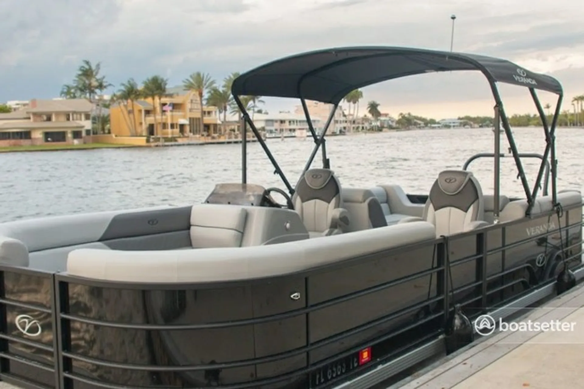 Tranquility I 25 FT 12 People. Family fun day on the Lake