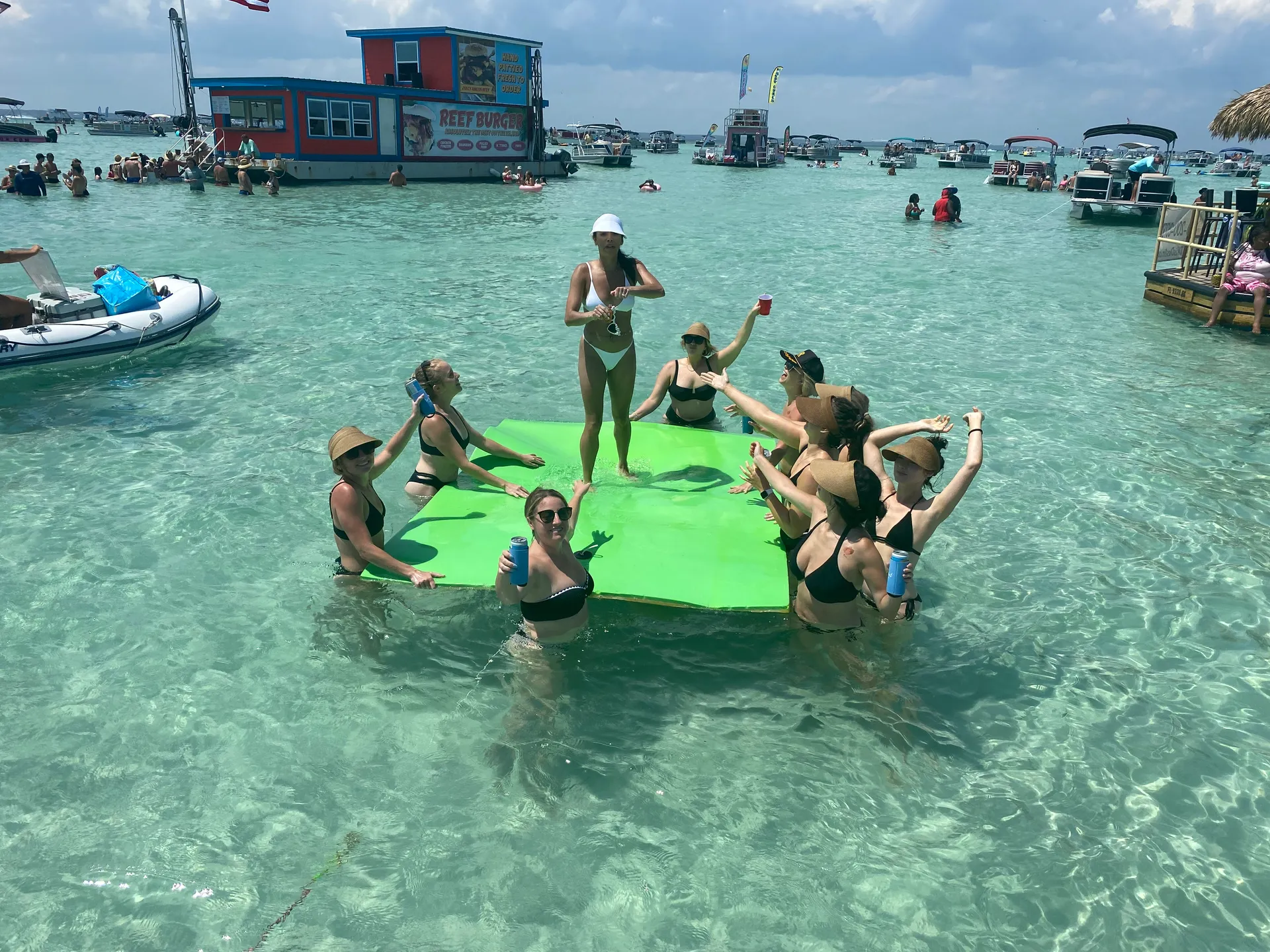 Tiki Themed Hula-Mama 30 ft pontoon 2slides 150 HP Fuel Included 