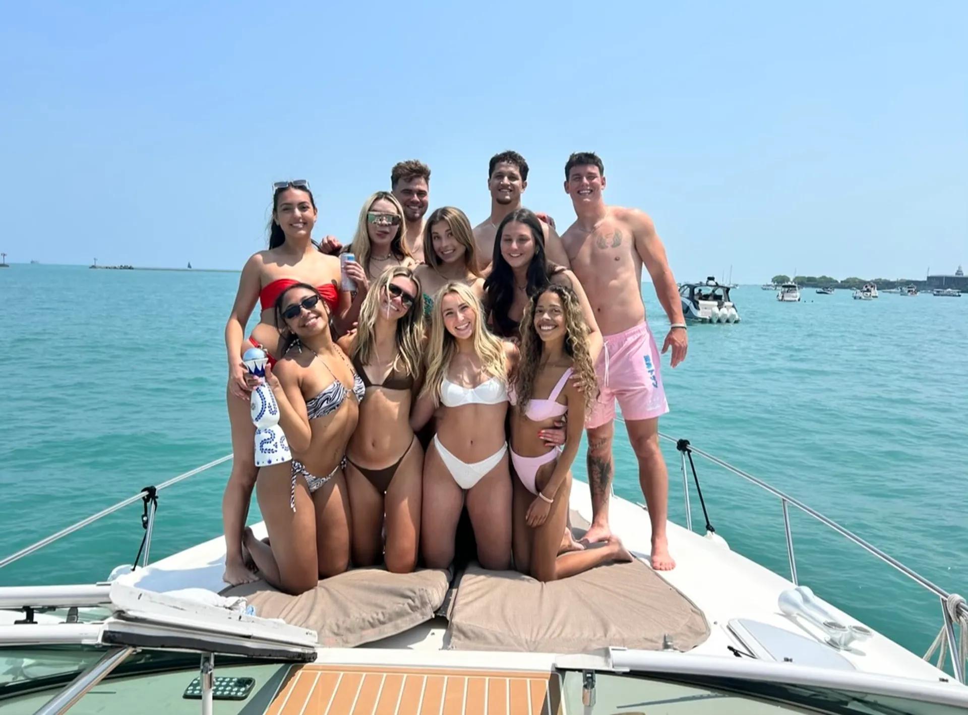 40ft Luxury Yacht Cruise – Beautiful & Spacious Charter in Chicago  