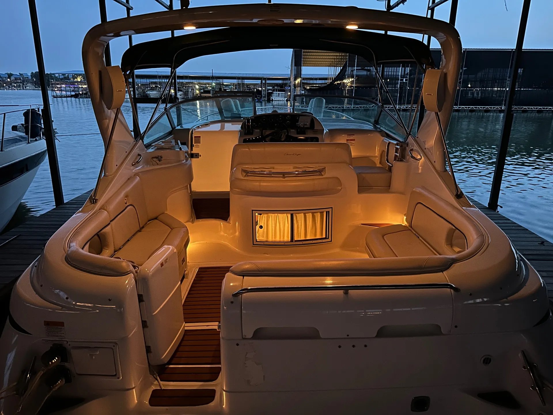 Chris Craft 328 Express Cruiser in Fort Worth, TX — photo 2