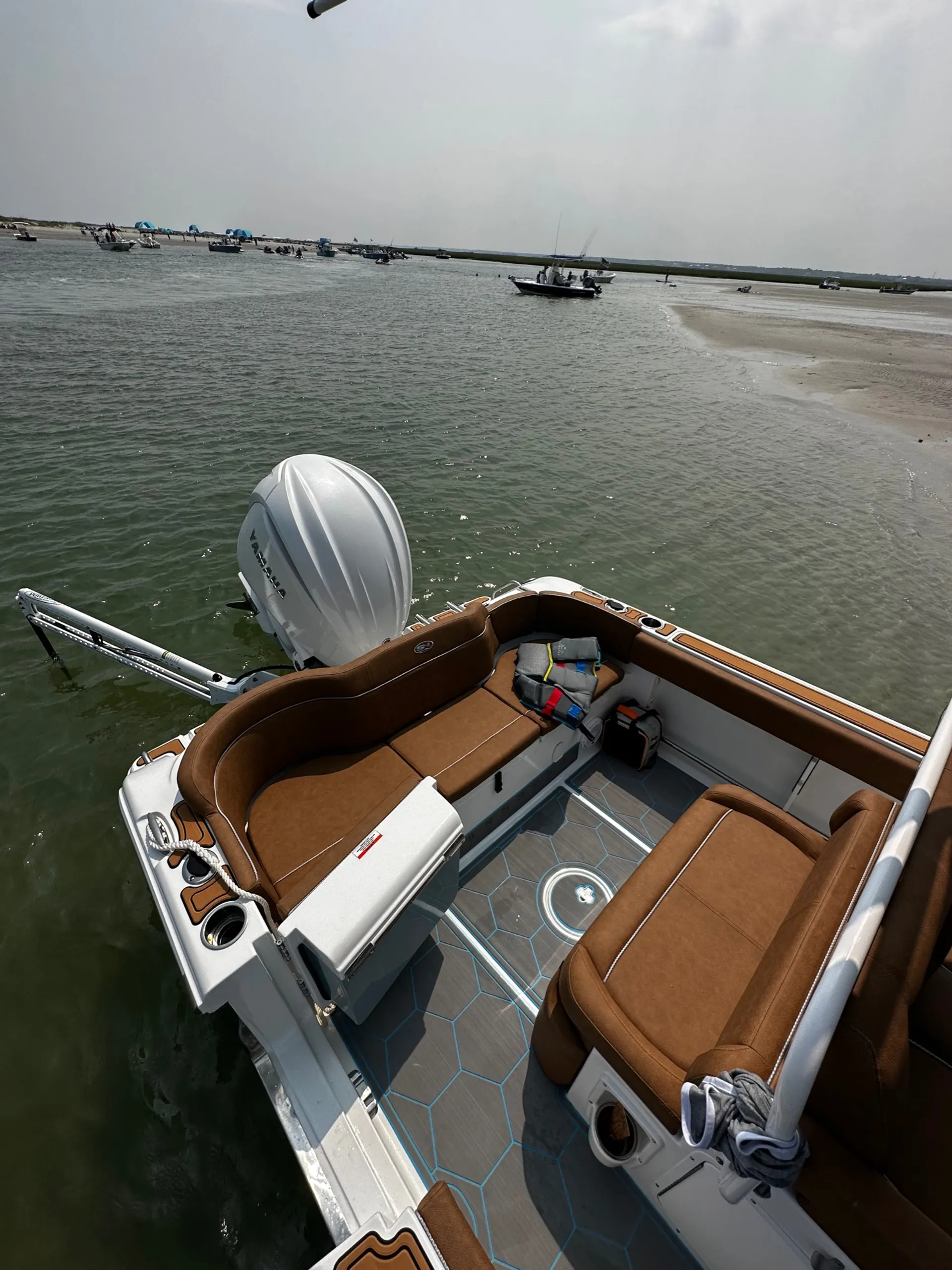 BEAUTIFUL NEW 24’ Sea Hunt Ultra W/Captain & Fuel- Seats 6