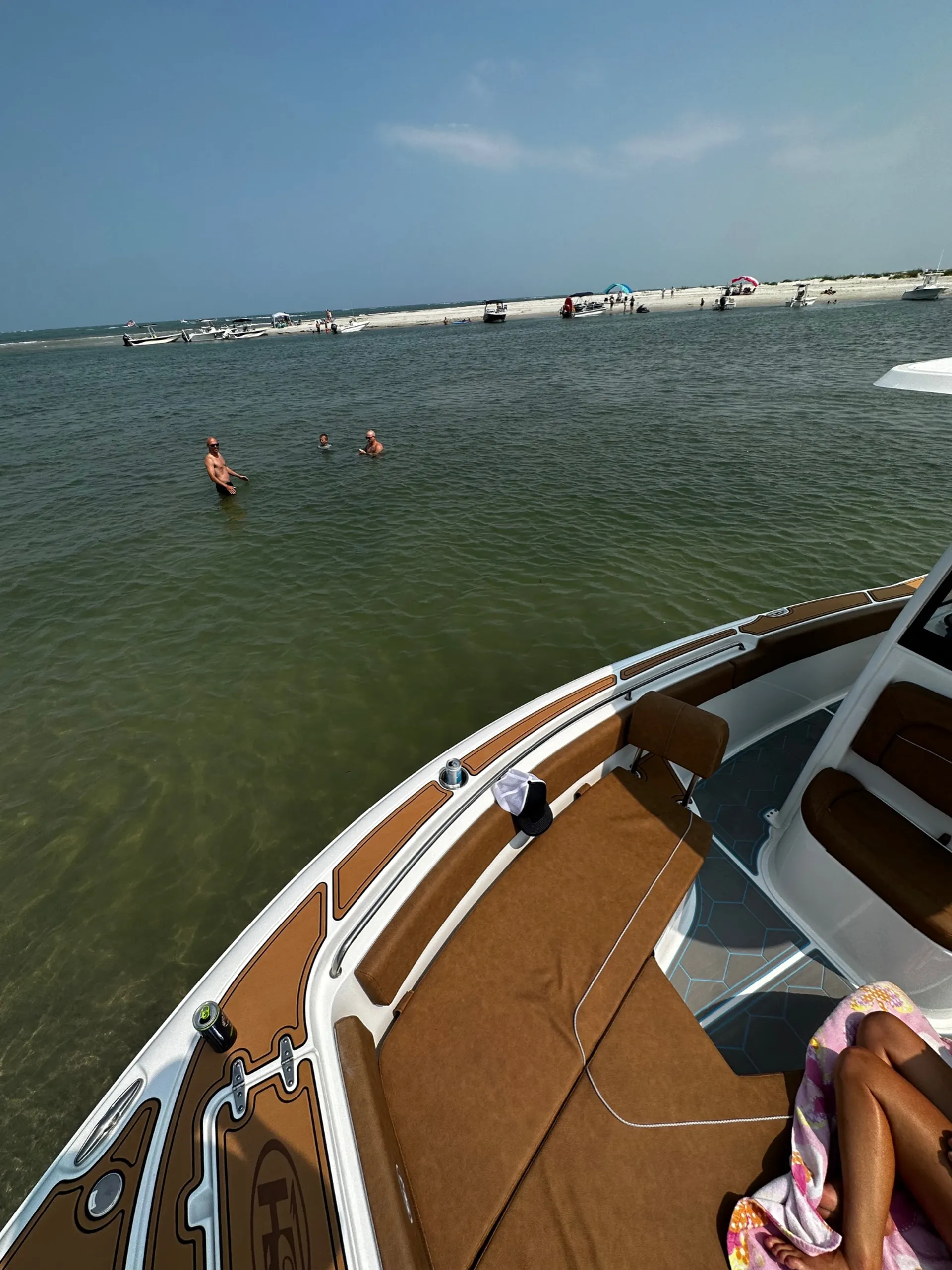 BEAUTIFUL NEW 24’ Sea Hunt Ultra W/Captain & Fuel- Seats 6