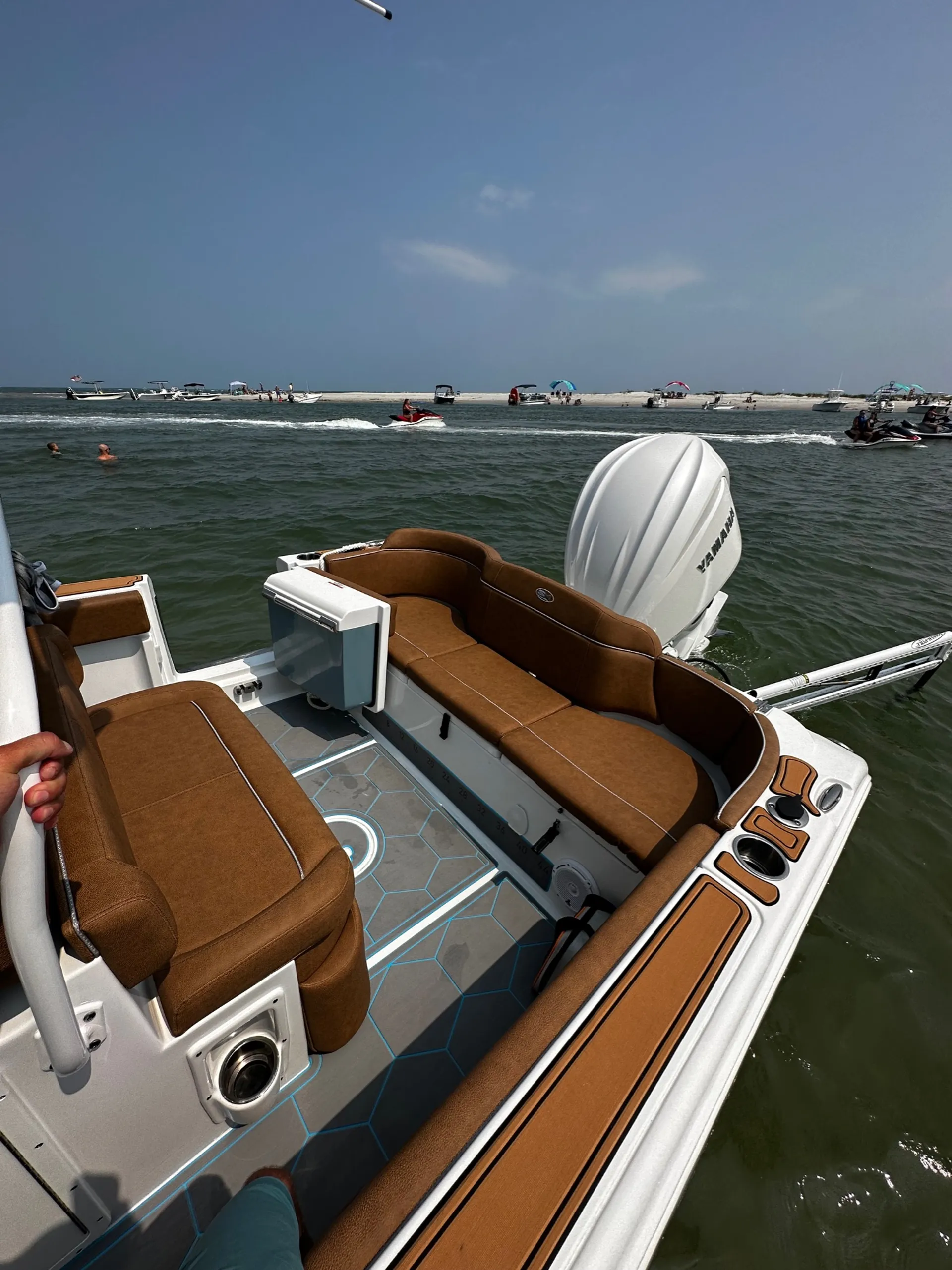 BEAUTIFUL NEW 24’ Sea Hunt Ultra W/Captain & Fuel- Seats 6