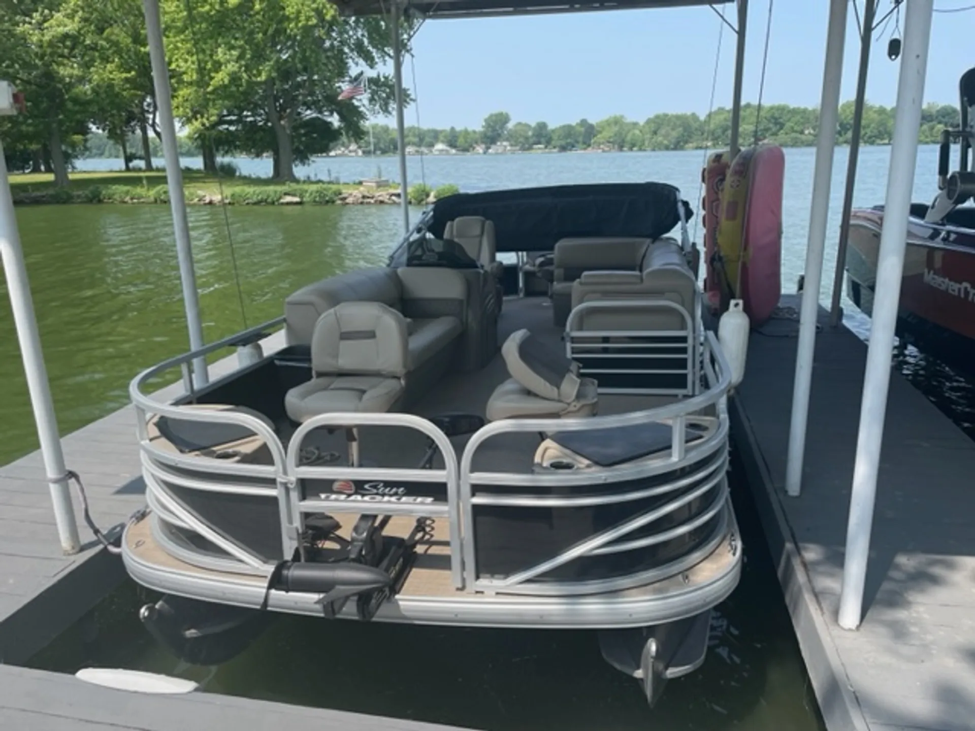 SUN TRACKER FISHIN' BARGE 24 DLX in Neoga, IL — photo 3