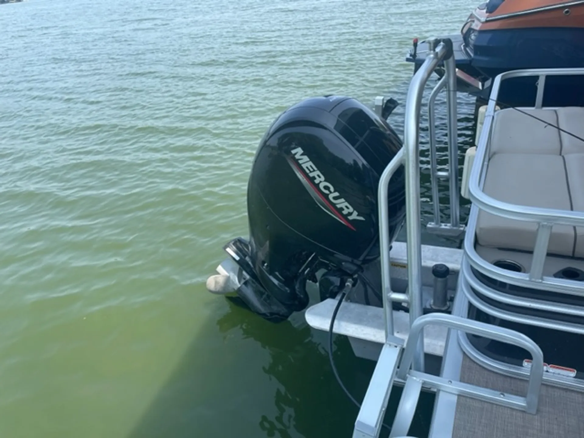 SUN TRACKER FISHIN' BARGE 24 DLX in Neoga, IL — photo 4