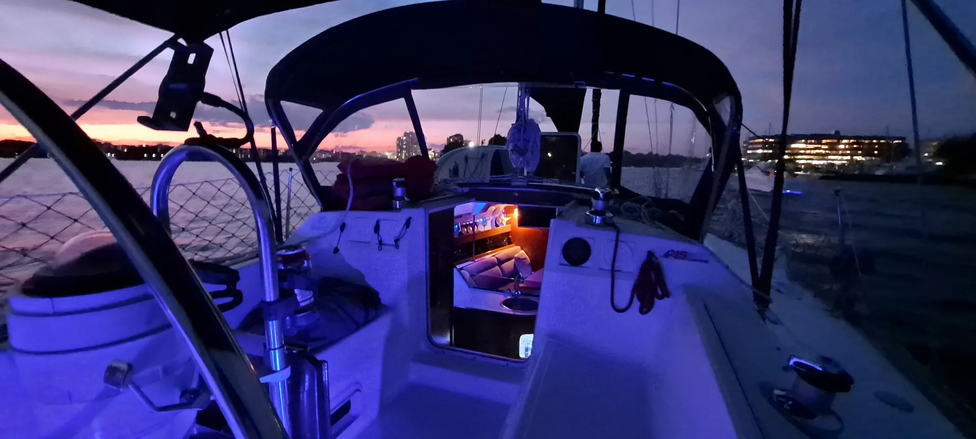 HUNTER LEGEND 35 SAILBOAT CRUISER MOTORSAILER