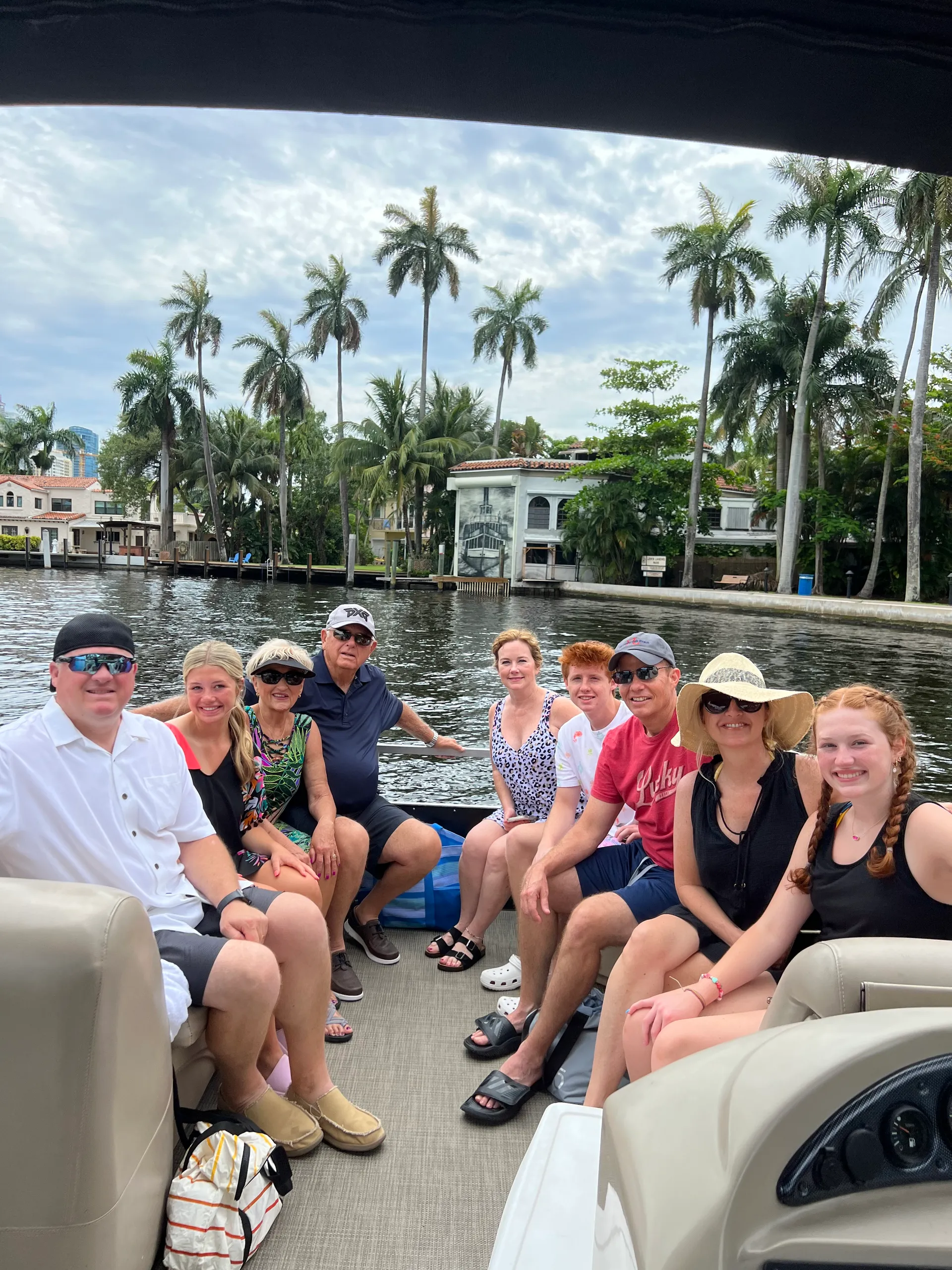 Comfortable and spacious 28’ Pontoon 