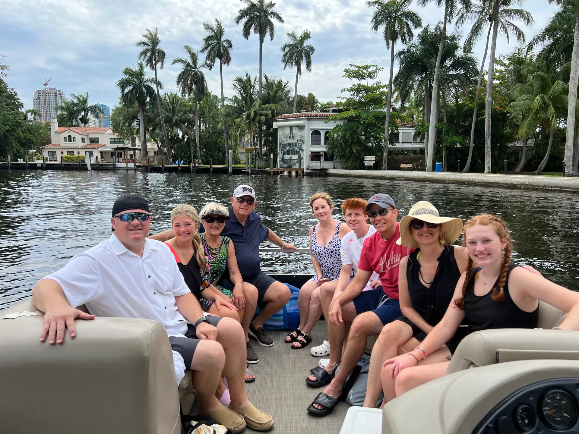 Comfortable and spacious 28’ Pontoon 