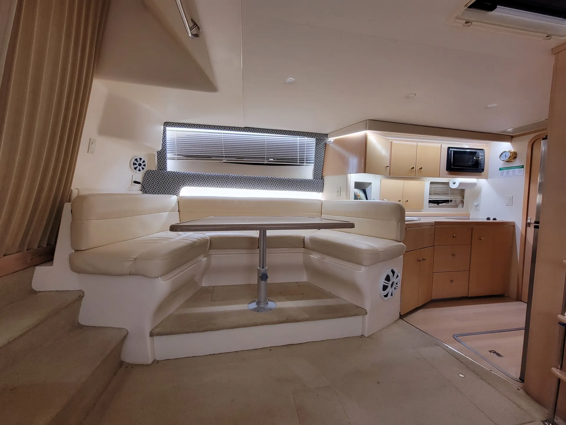 Monumental Cruiser | Carver Yacht