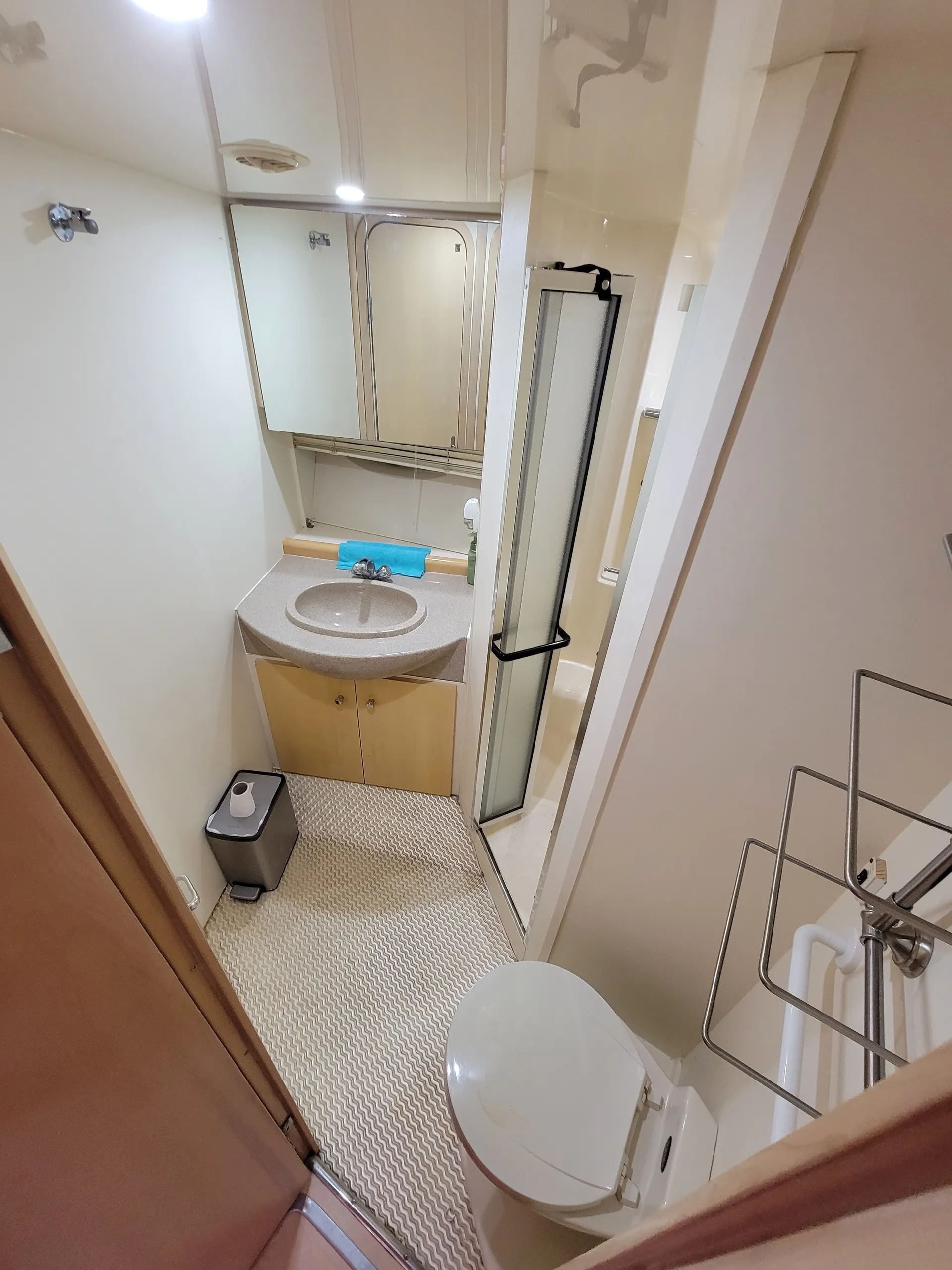 Monumental Cruiser | Carver Yacht