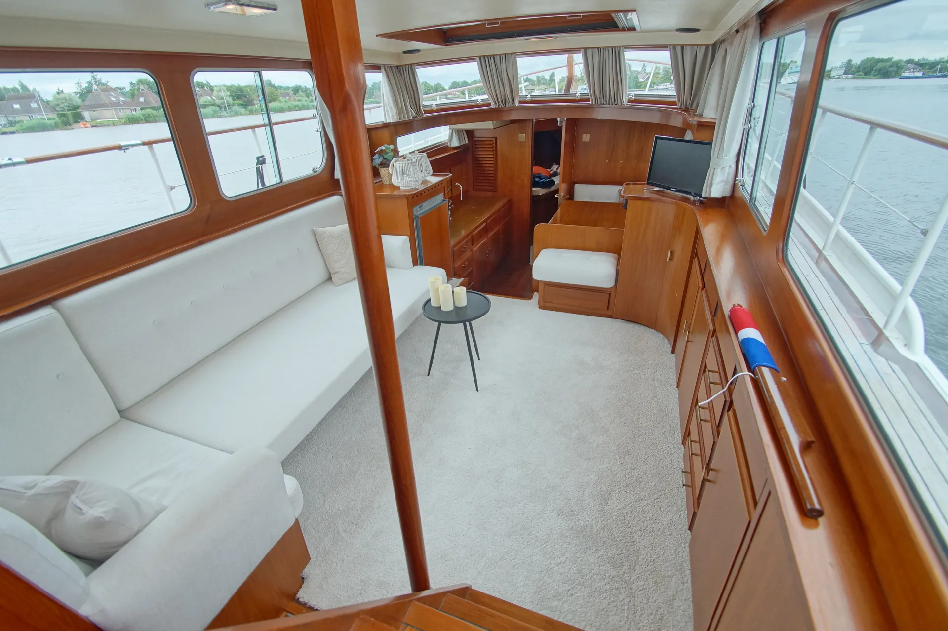 Luxurious Cruising Yacht