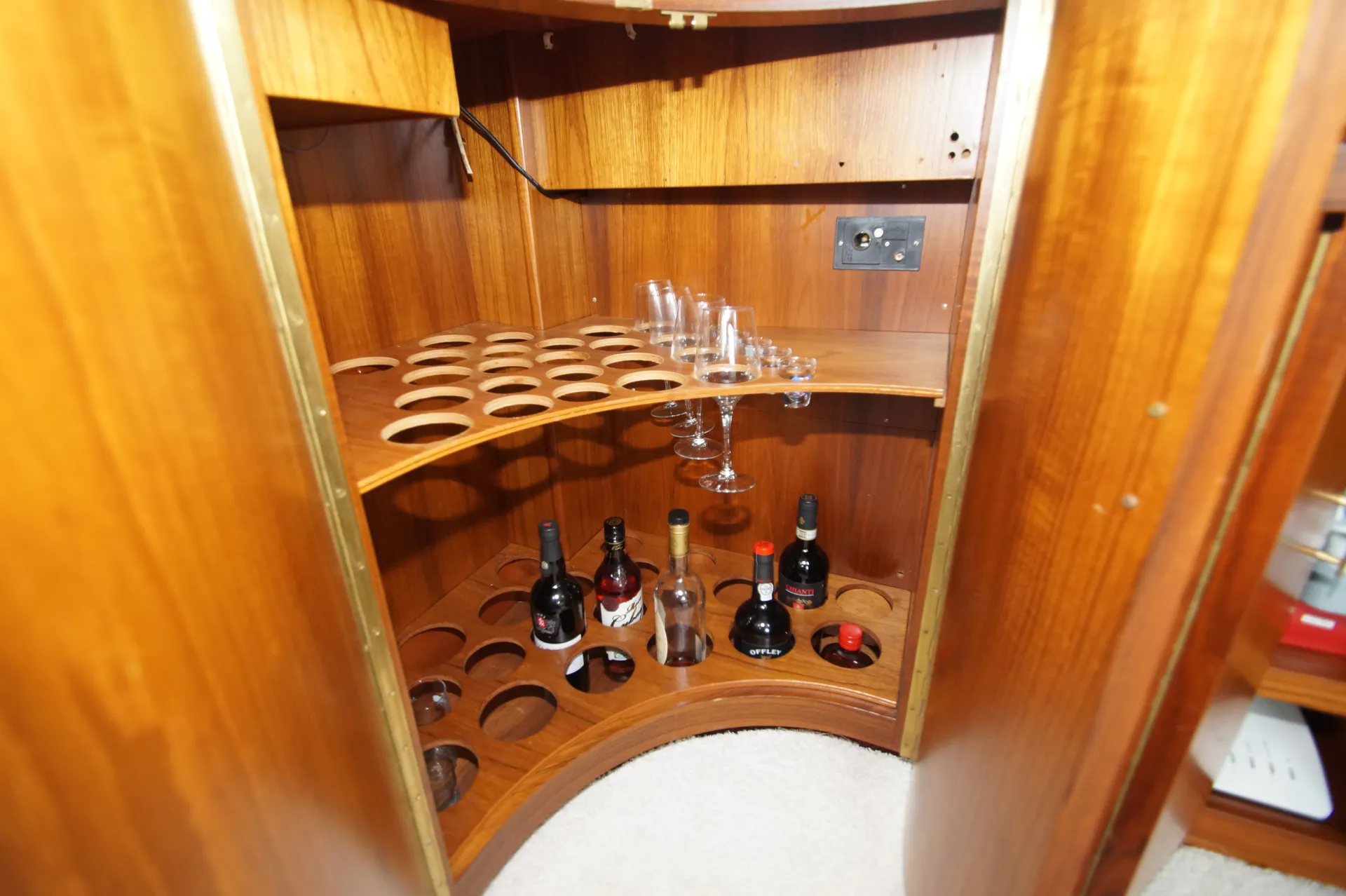 Luxurious Cruising Yacht
