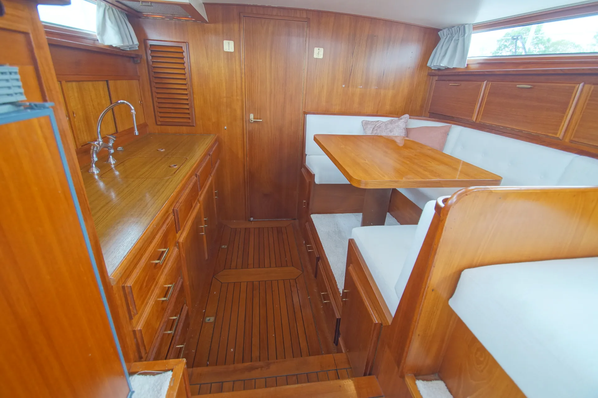 Luxurious Cruising Yacht