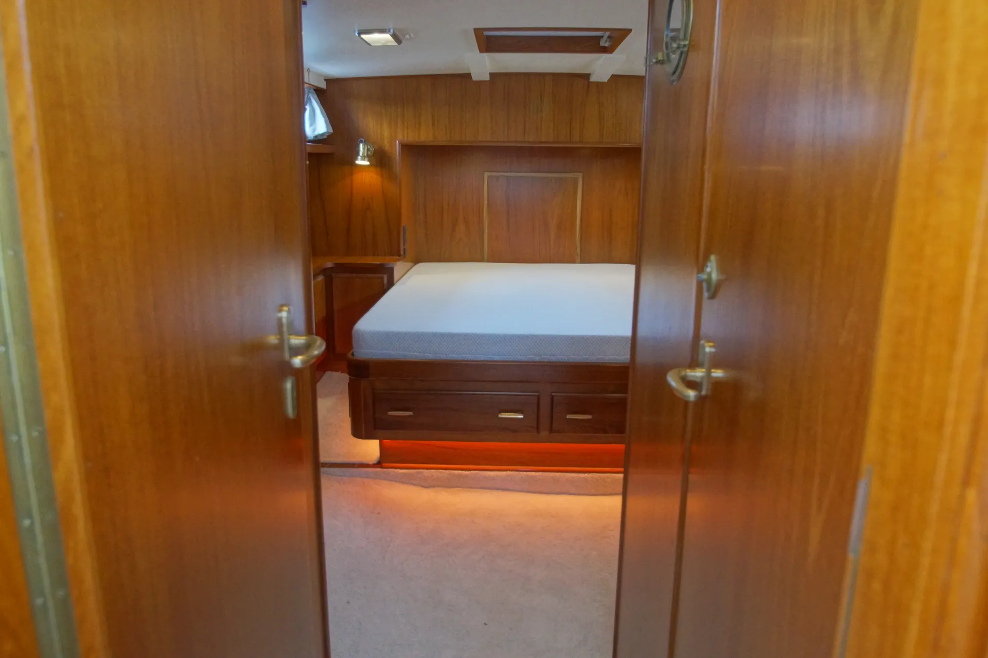 Luxurious Cruising Yacht