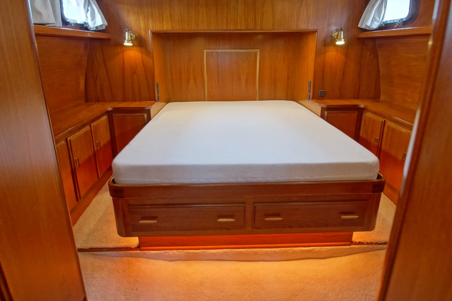 Luxurious Cruising Yacht