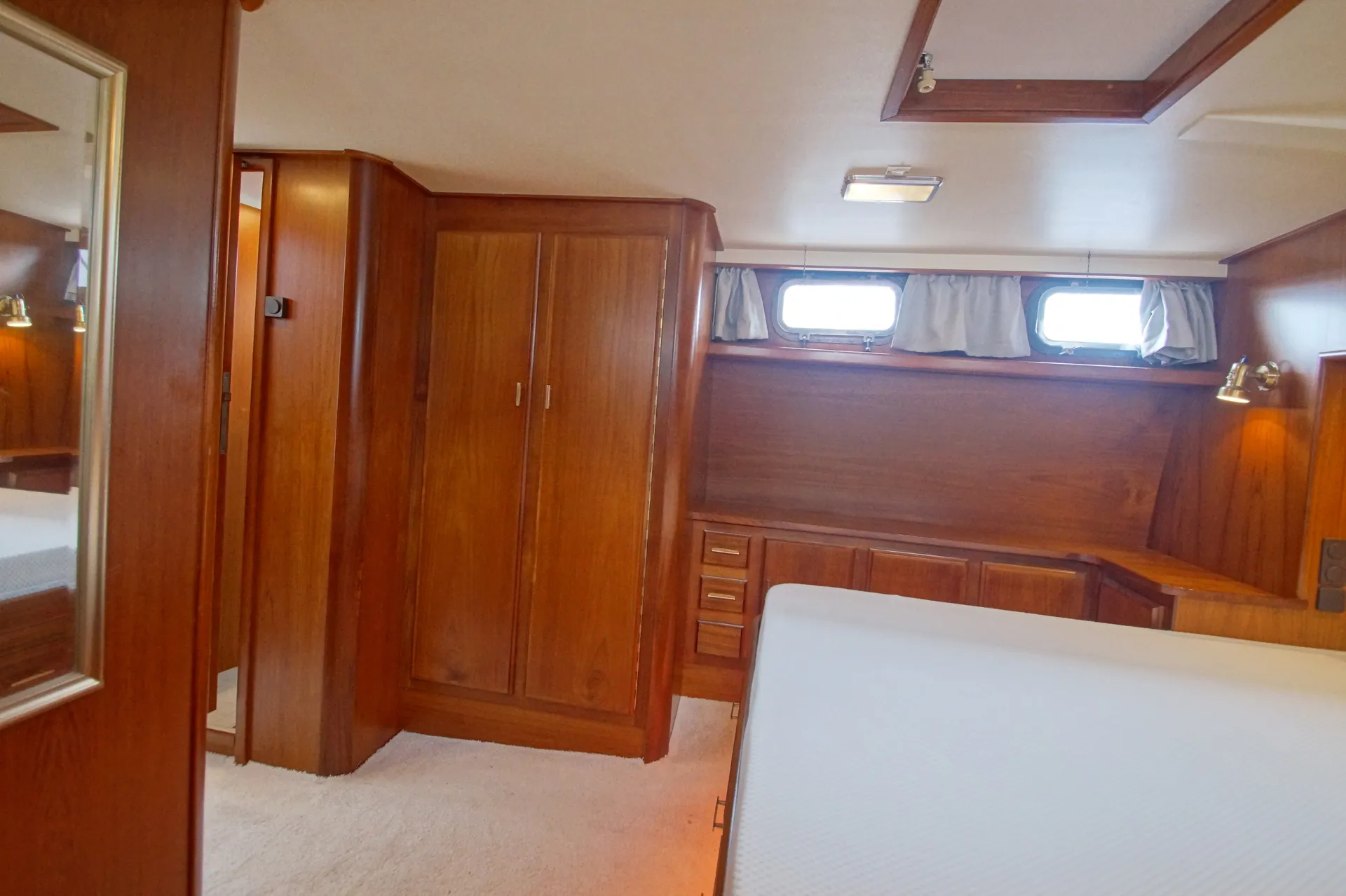 Luxurious Cruising Yacht