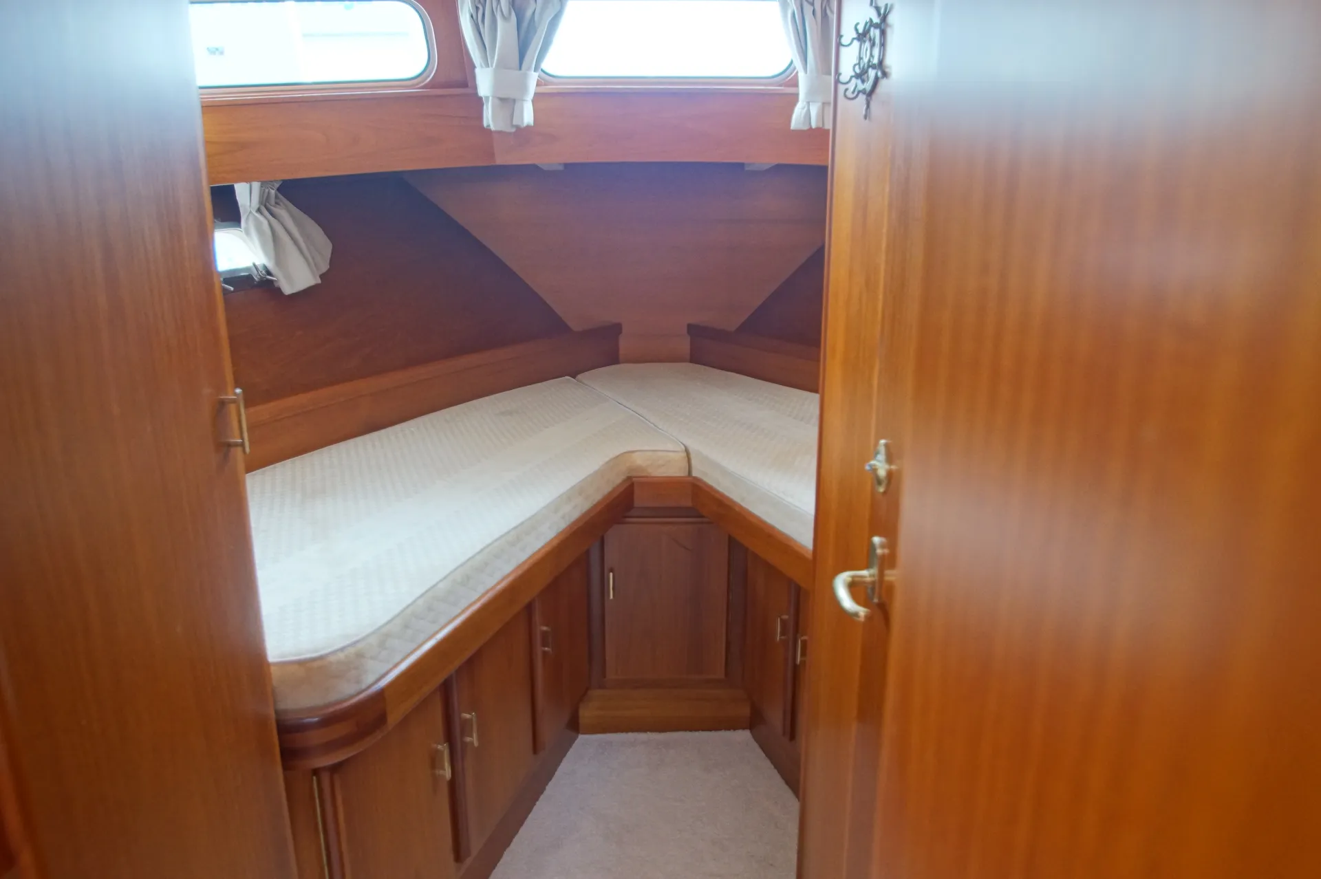 Luxurious Cruising Yacht