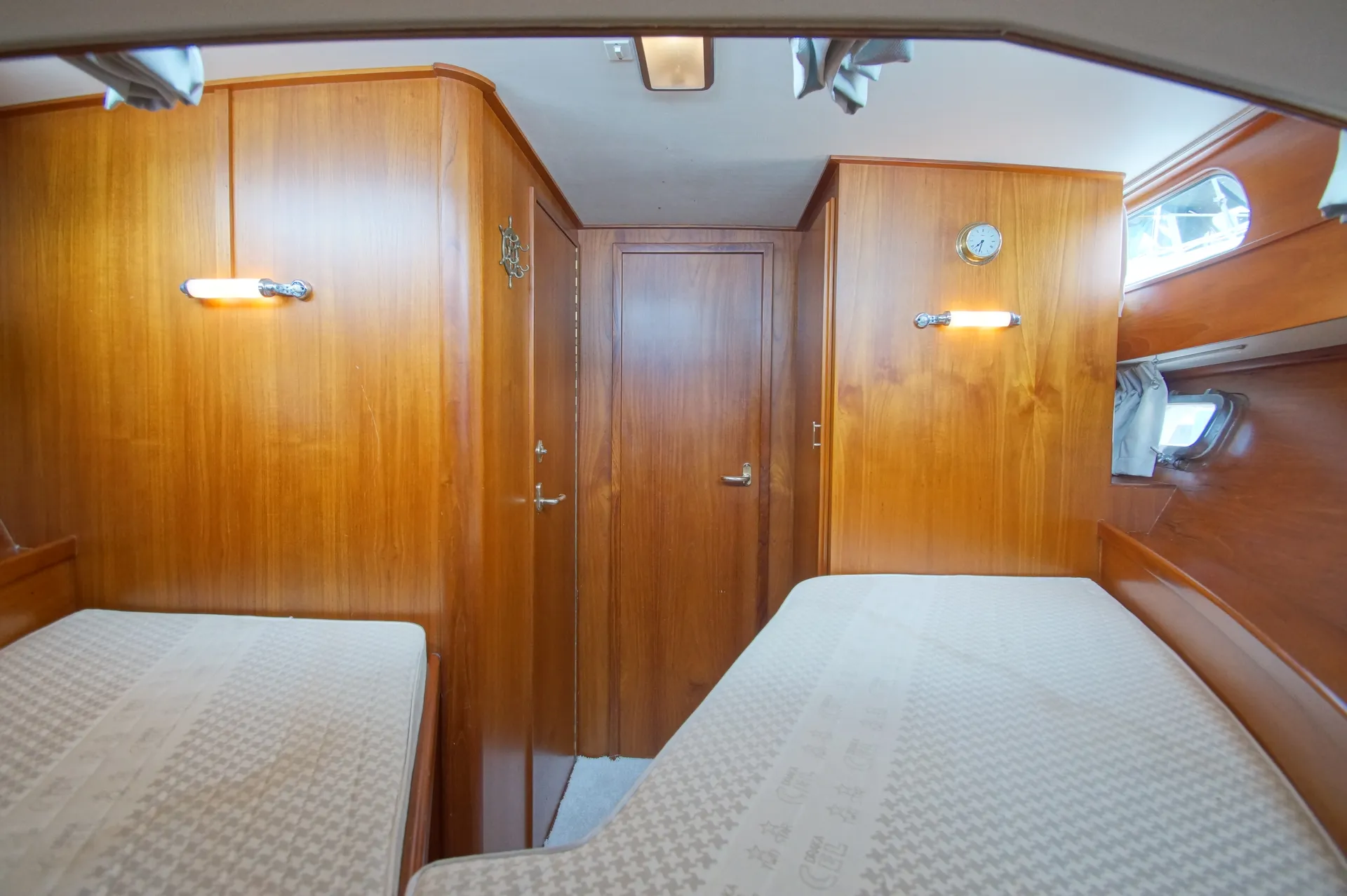Luxurious Cruising Yacht