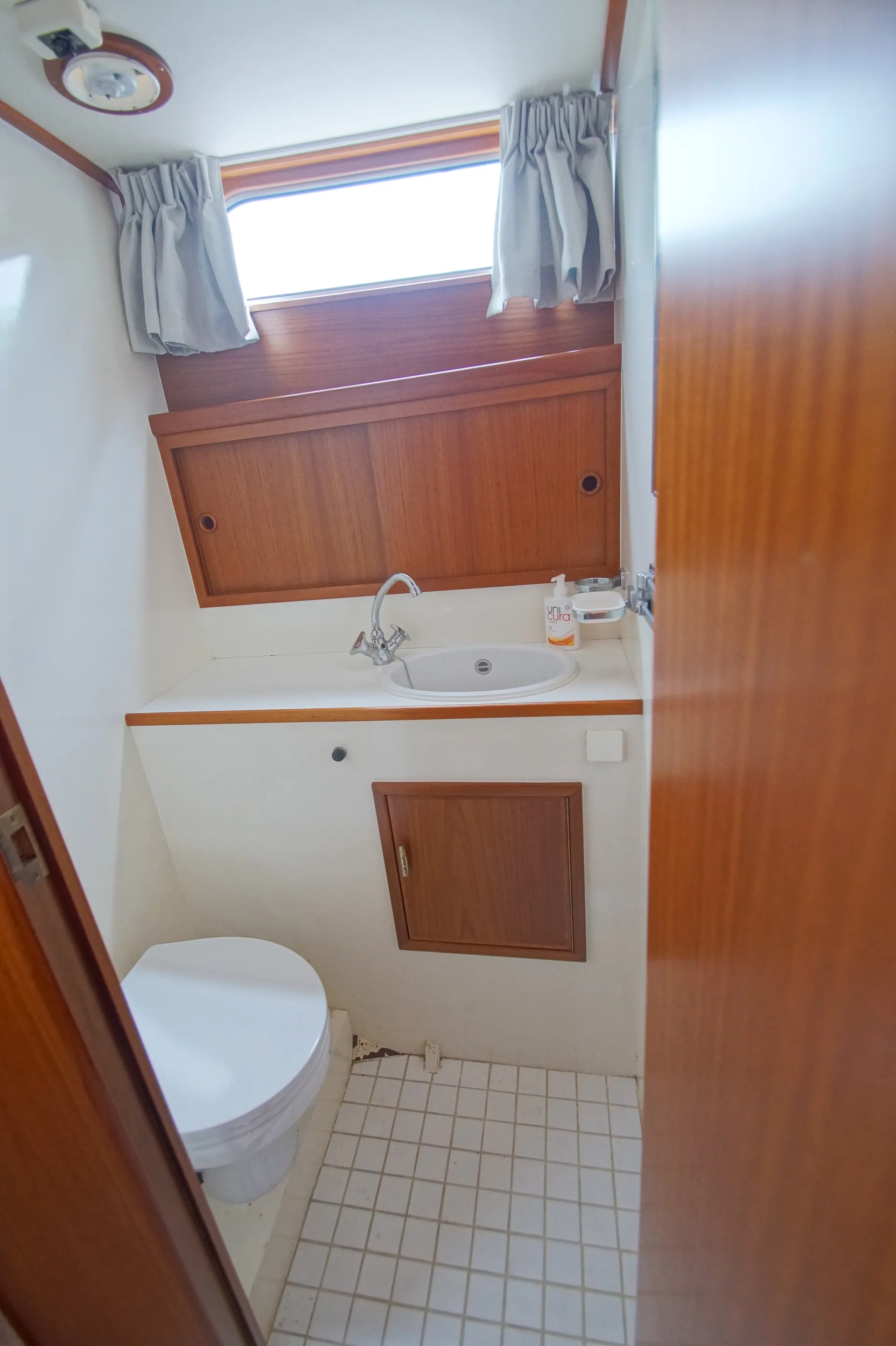 Luxurious Cruising Yacht