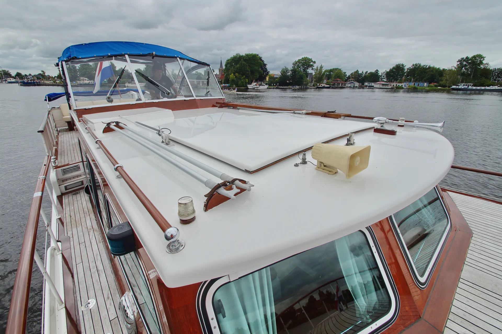 Luxurious Cruising Yacht