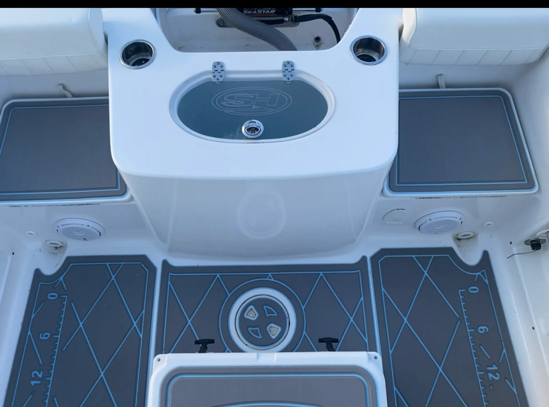 Amazing 2020 Sea Hunt 225,perfect for family fun, fishing or sandbar. 