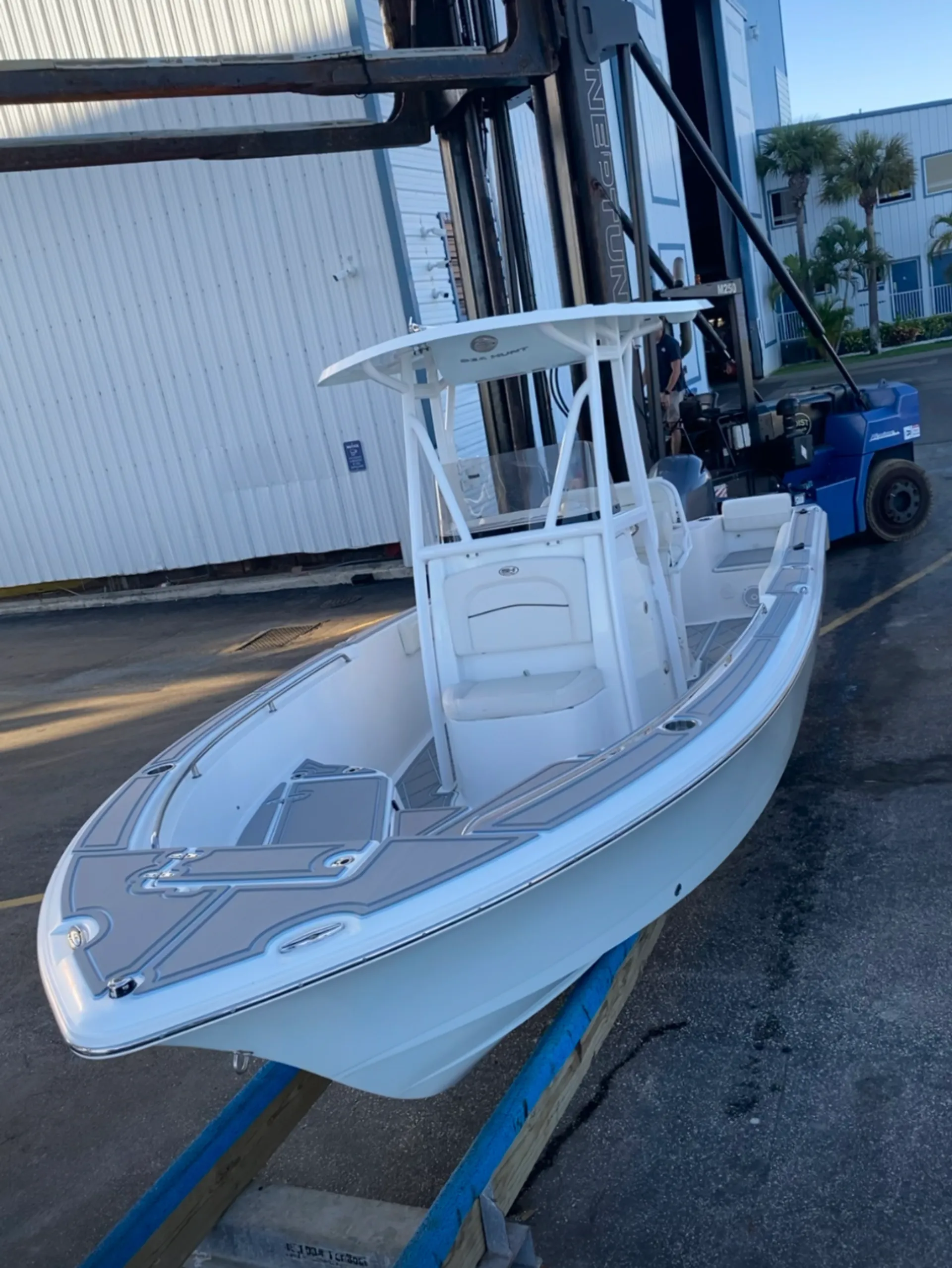 Amazing 2020 Sea Hunt 225,perfect for family fun, fishing or sandbar. 