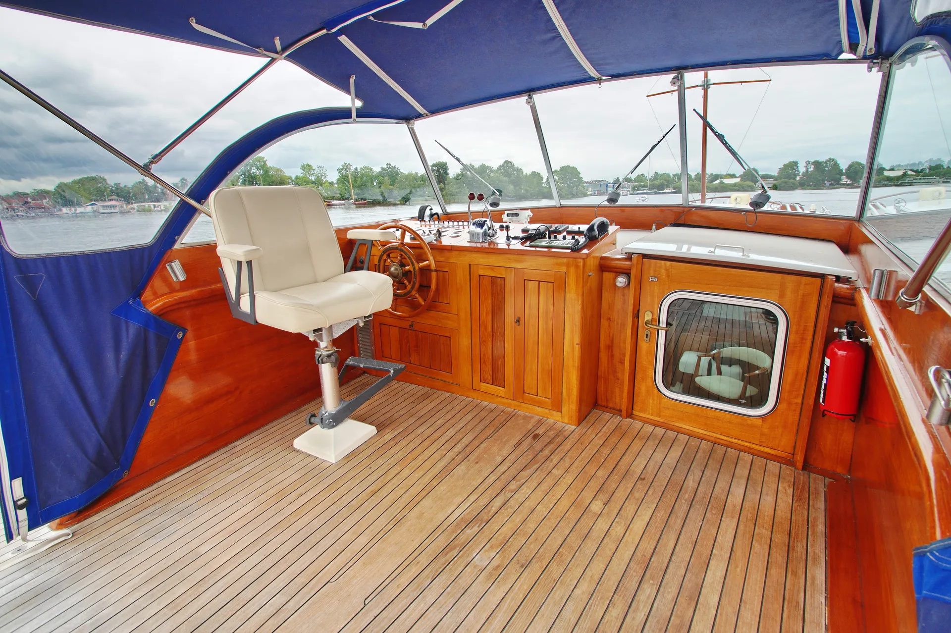 Luxurious Cruising Yacht