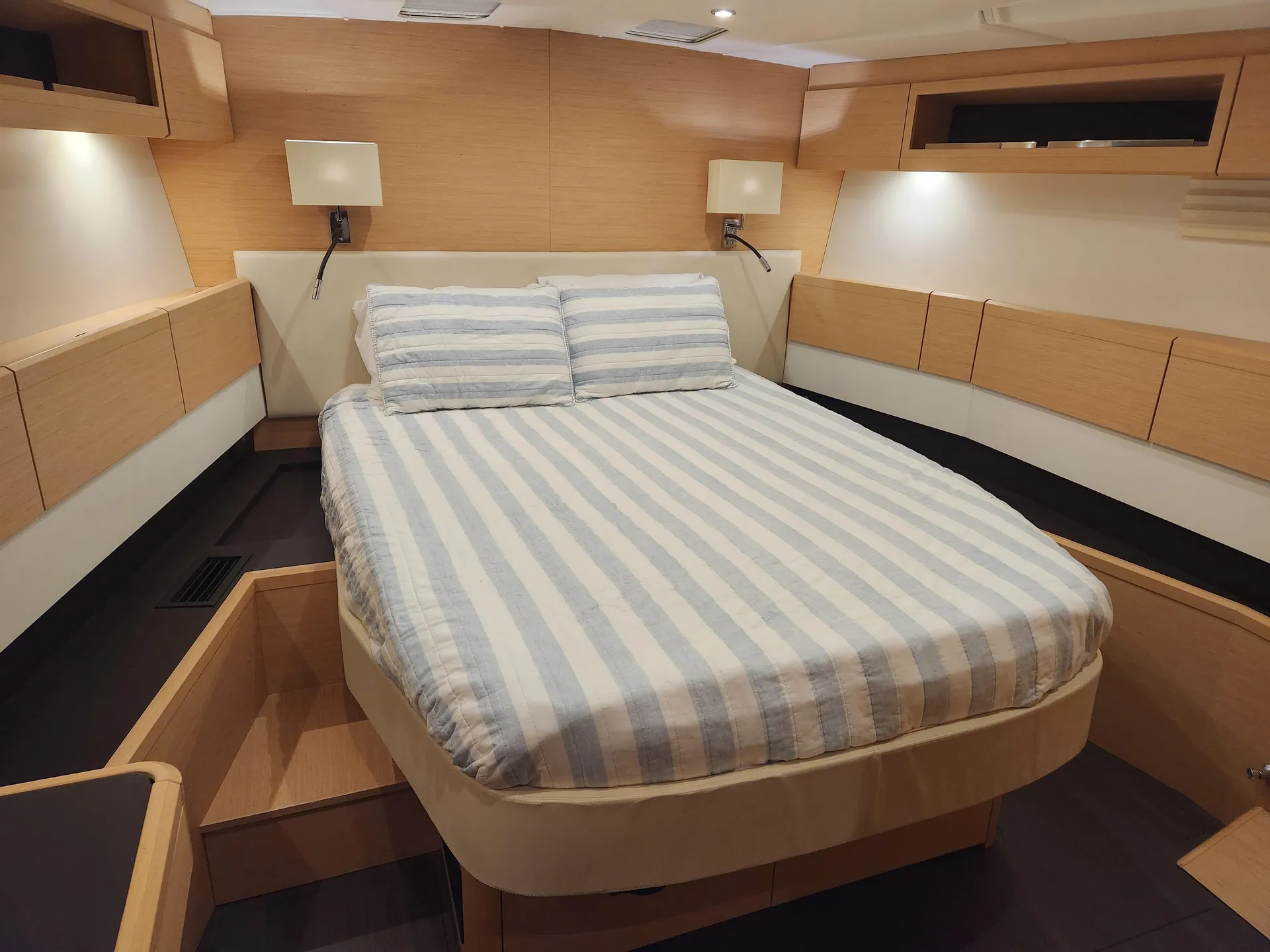 Escape the Ordinary - Discover Private Luxury Sailing on a Jeanneau 58