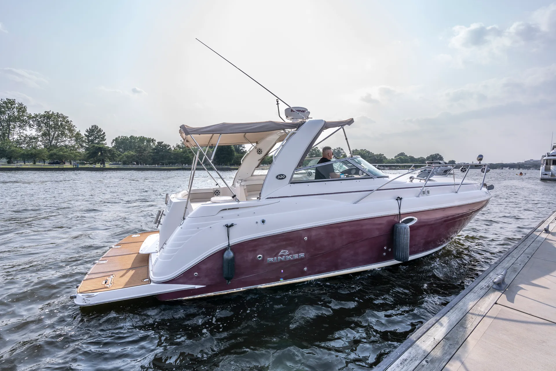 Beautiful Party / Cruiser Yatch for rent. Up to 10 people!