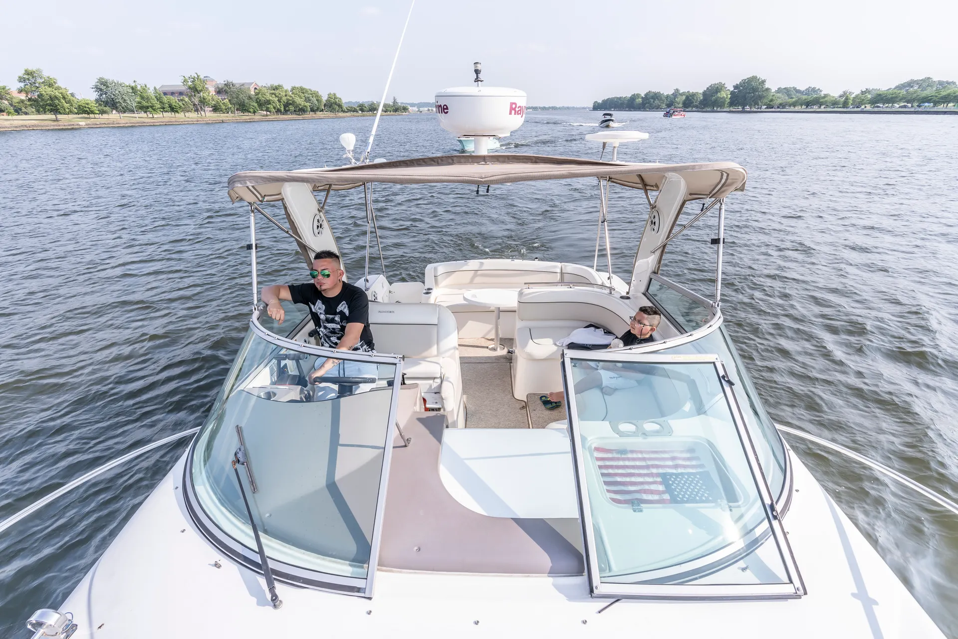 Beautiful Party / Cruiser Yatch for rent. Up to 10 people!