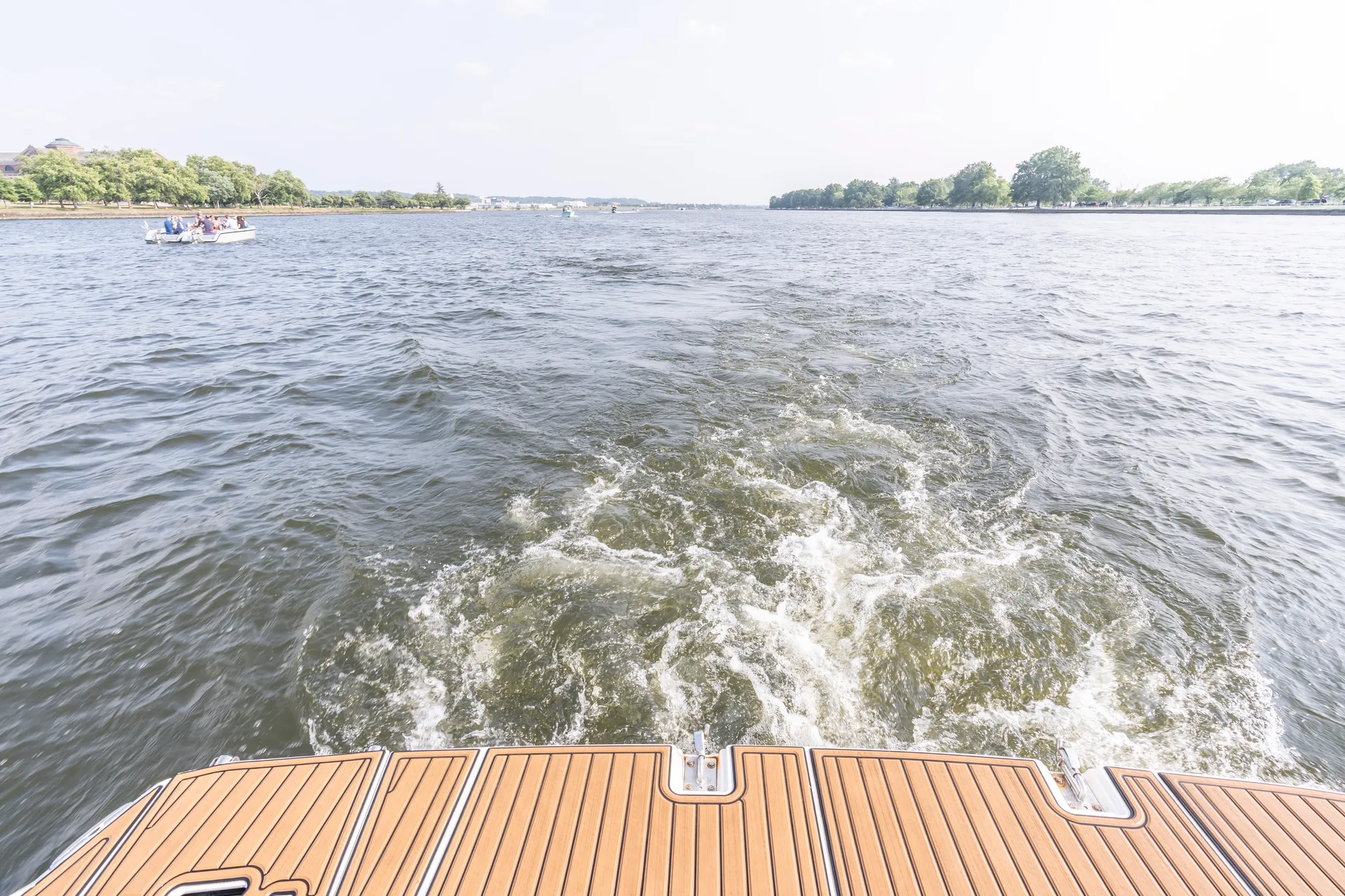 Beautiful Party / Cruiser Yatch for rent. Up to 10 people!