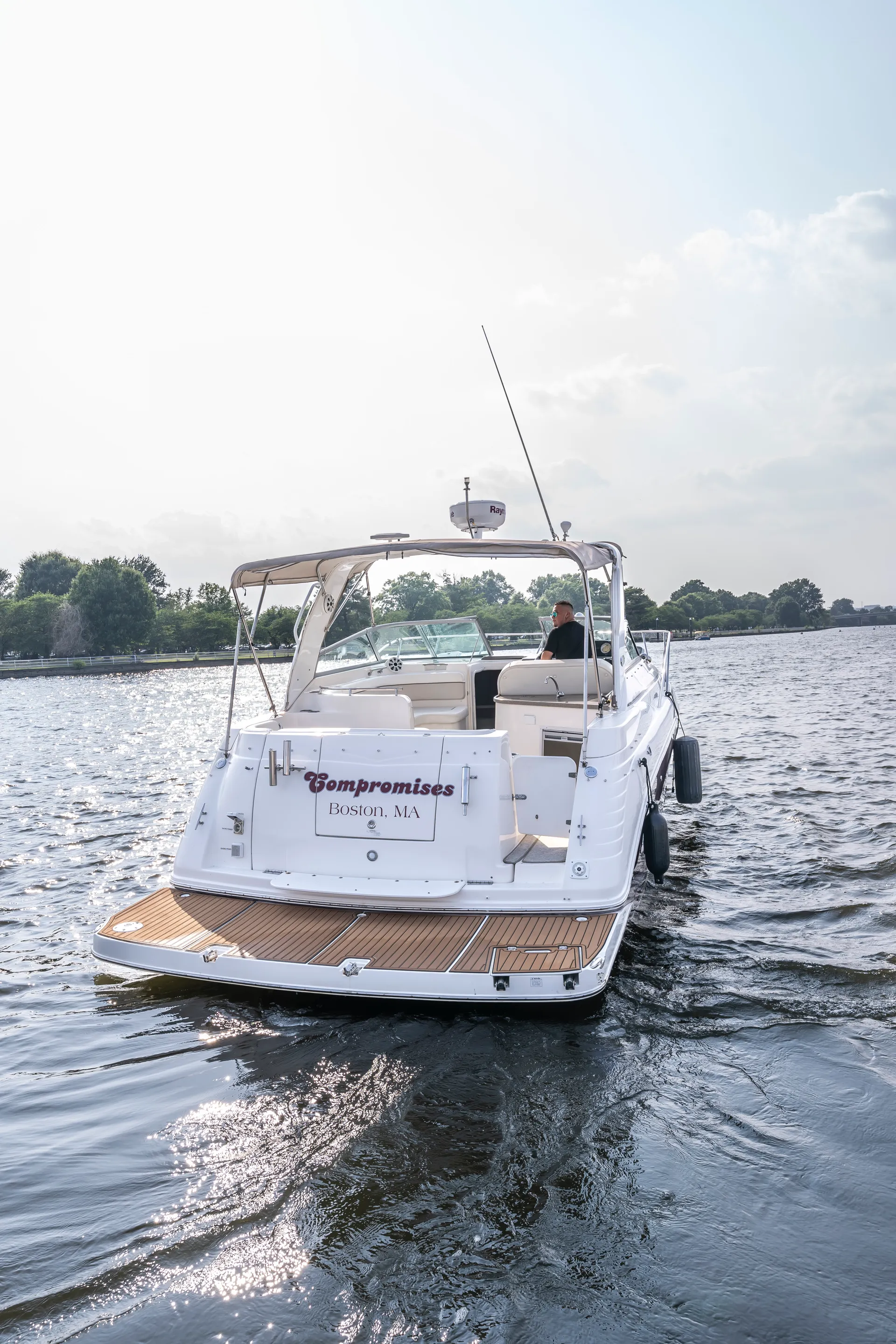 Beautiful Party / Cruiser Yatch for rent. Up to 10 people!