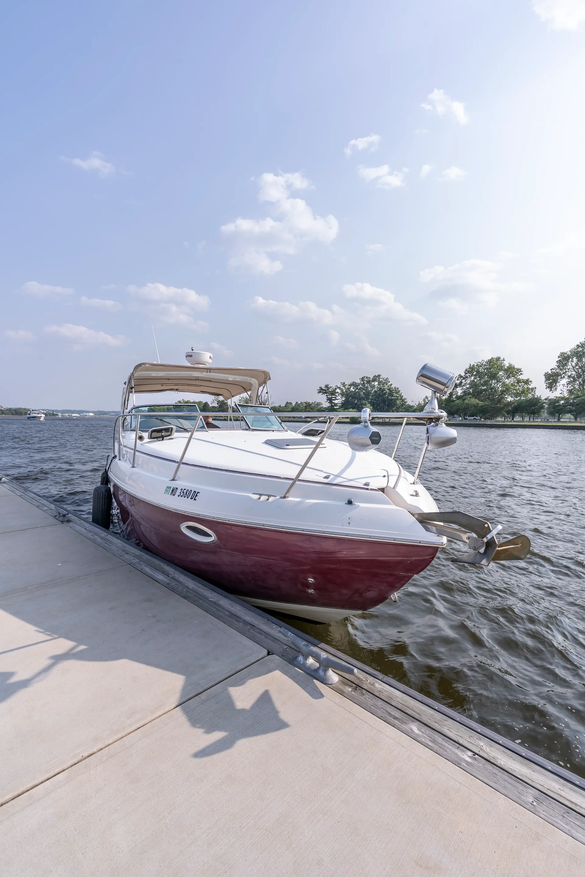 Beautiful Party / Cruiser Yatch for rent. Up to 10 people!