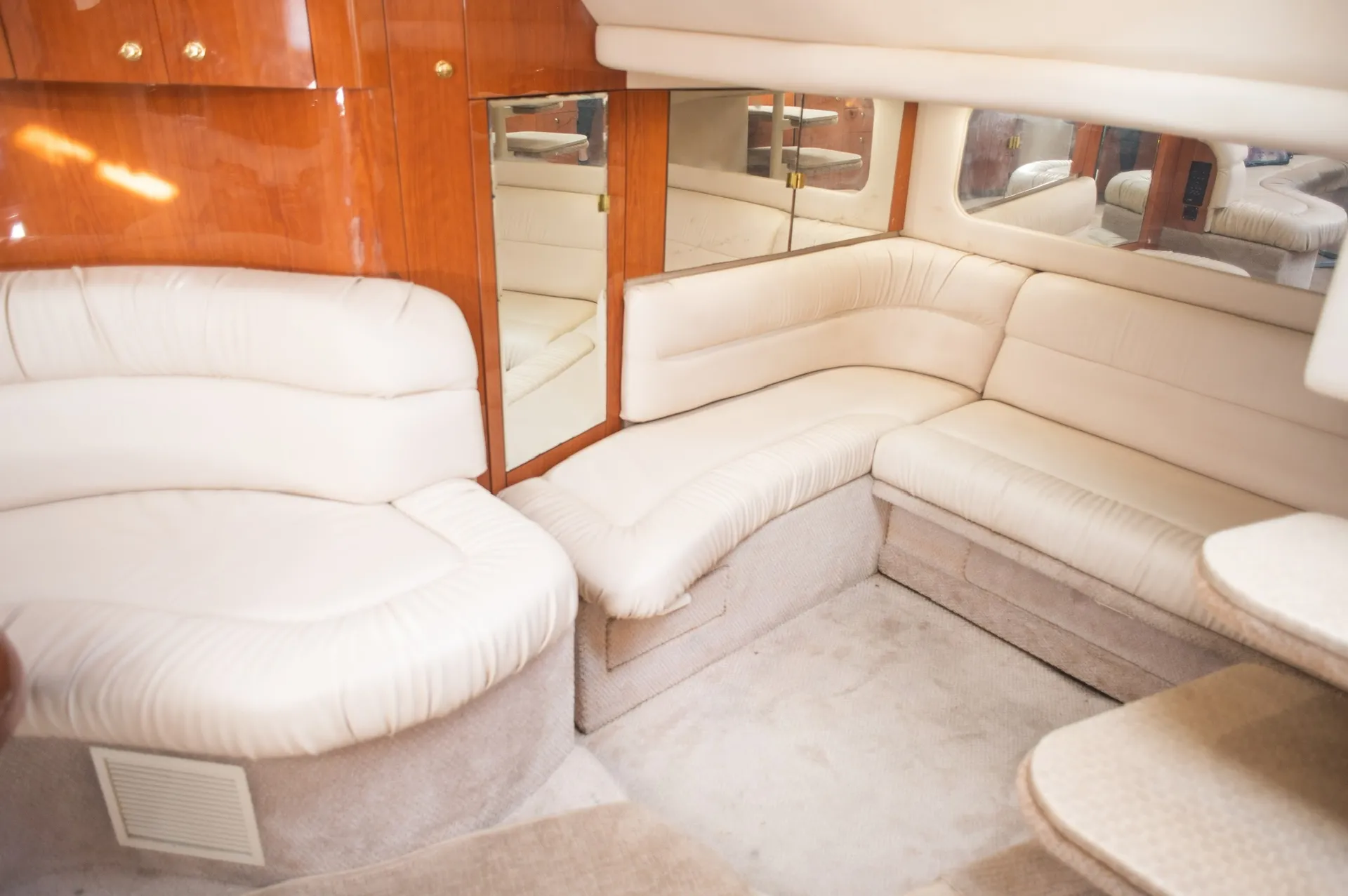 Sea Ray Boats 380 Sundancer in Miami, FL — photo 6