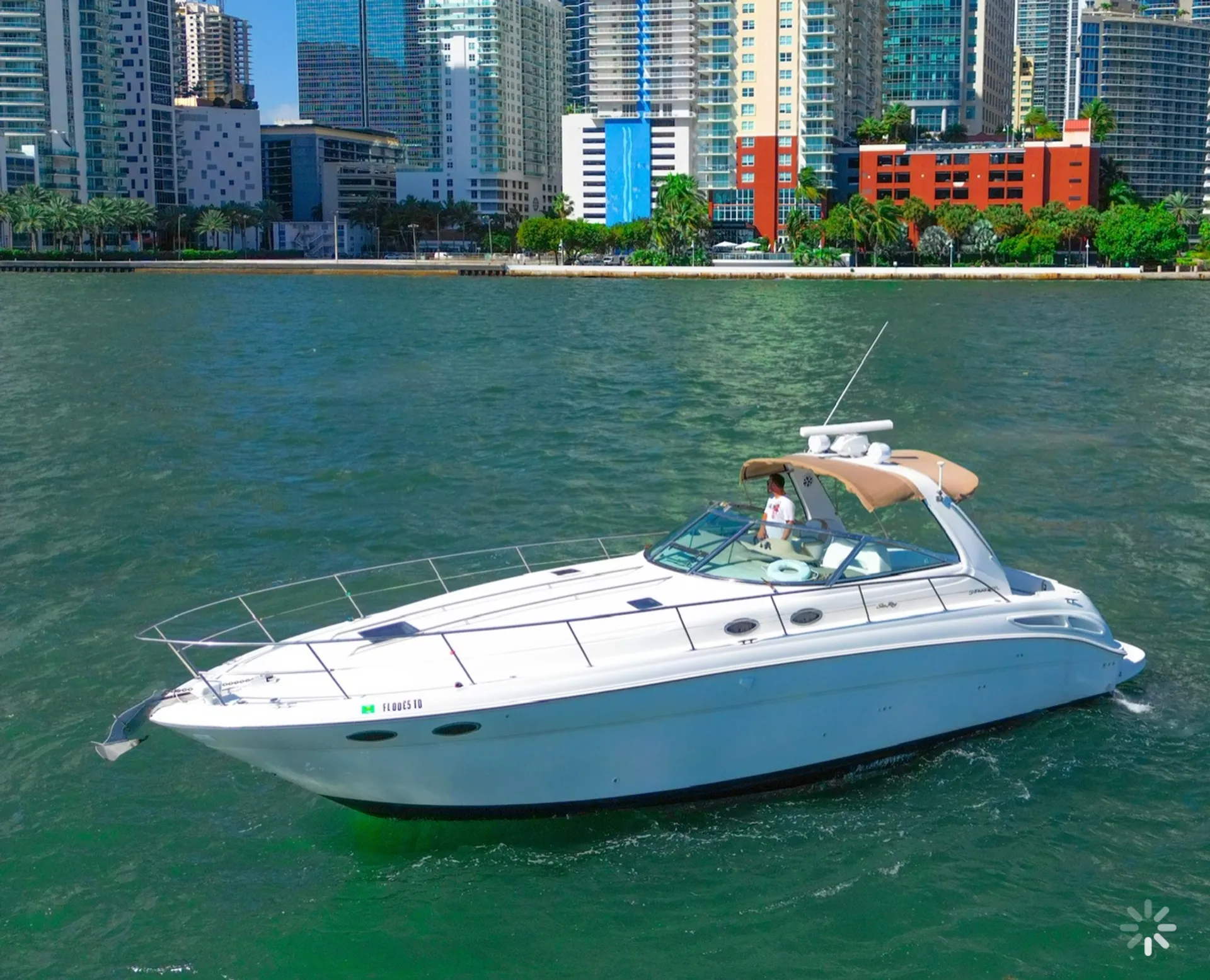 Sea Ray Boats 380 Sundancer in Miami, FL — photo 4