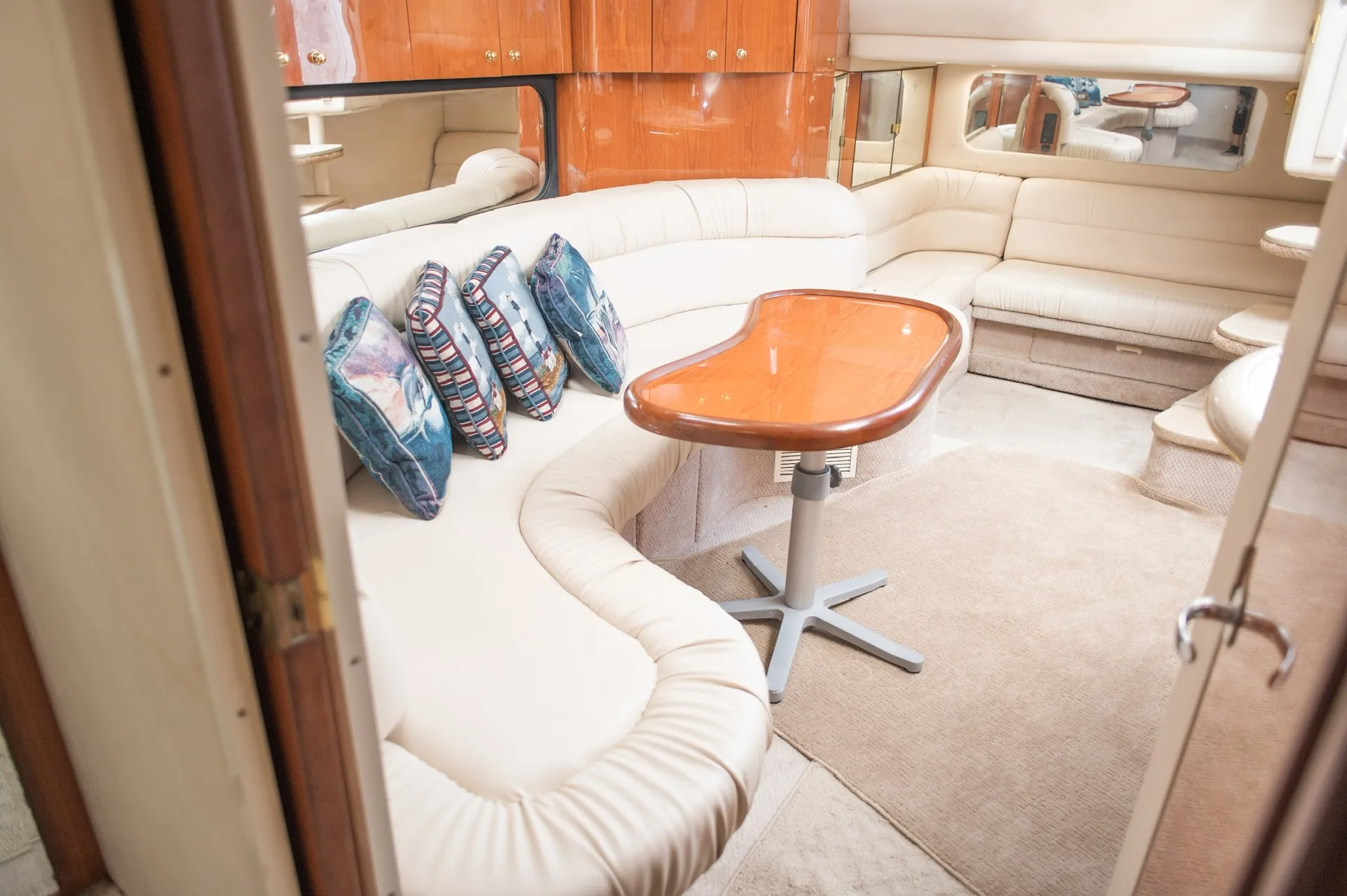 Sea Ray Boats 380 Sundancer in Miami, FL — photo 9