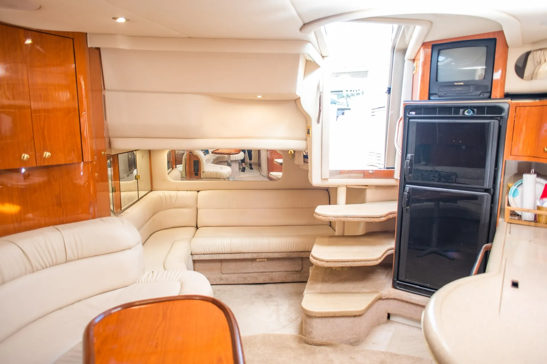 Sea Ray Boats 380 Sundancer in Miami, FL — photo 2