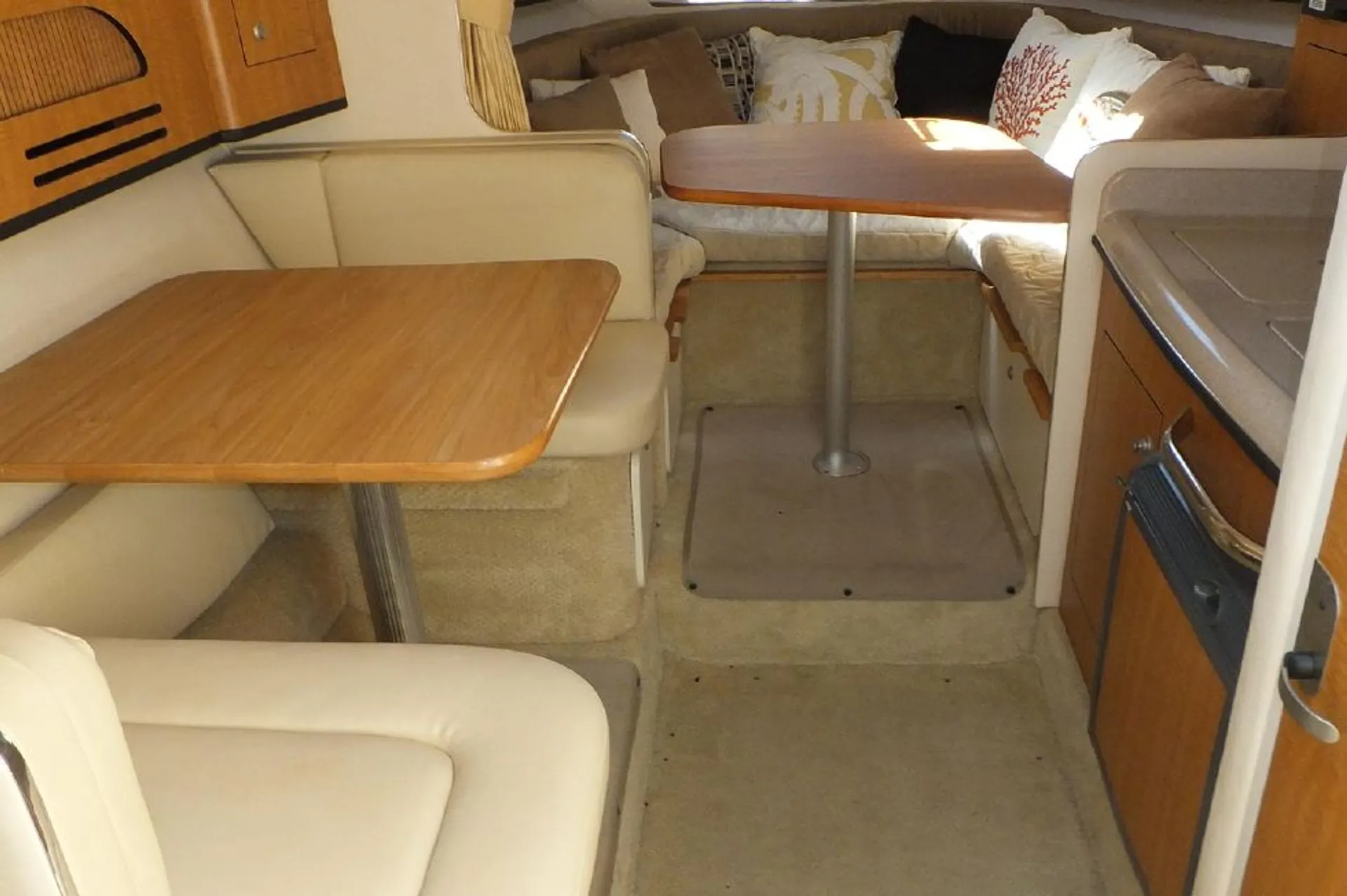 Sea Ray Boats 280 Sundancer in North Miami Beach, FL — photo 9