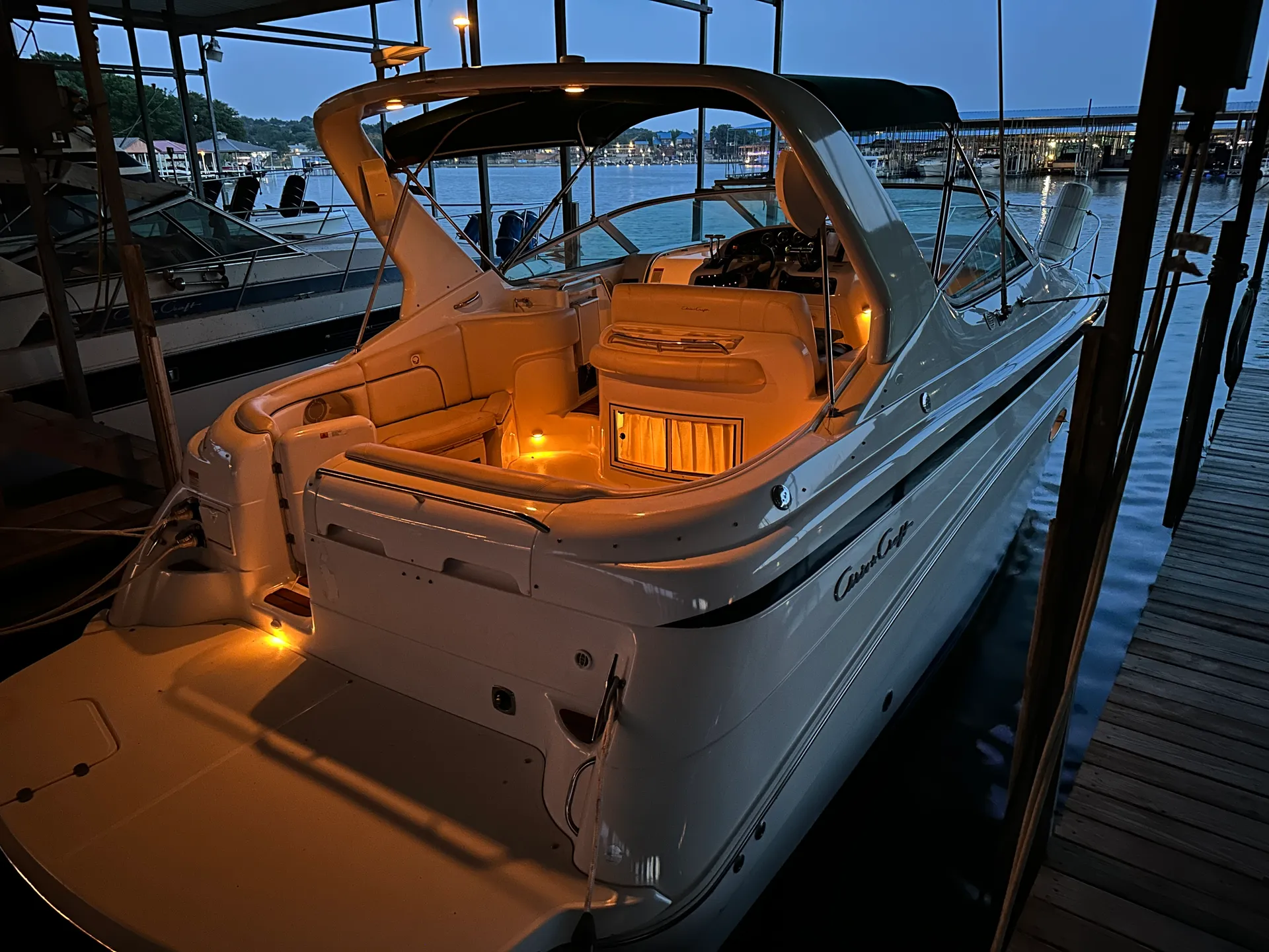 Chris Craft 328 Express Cruiser in Fort Worth, TX — photo 4